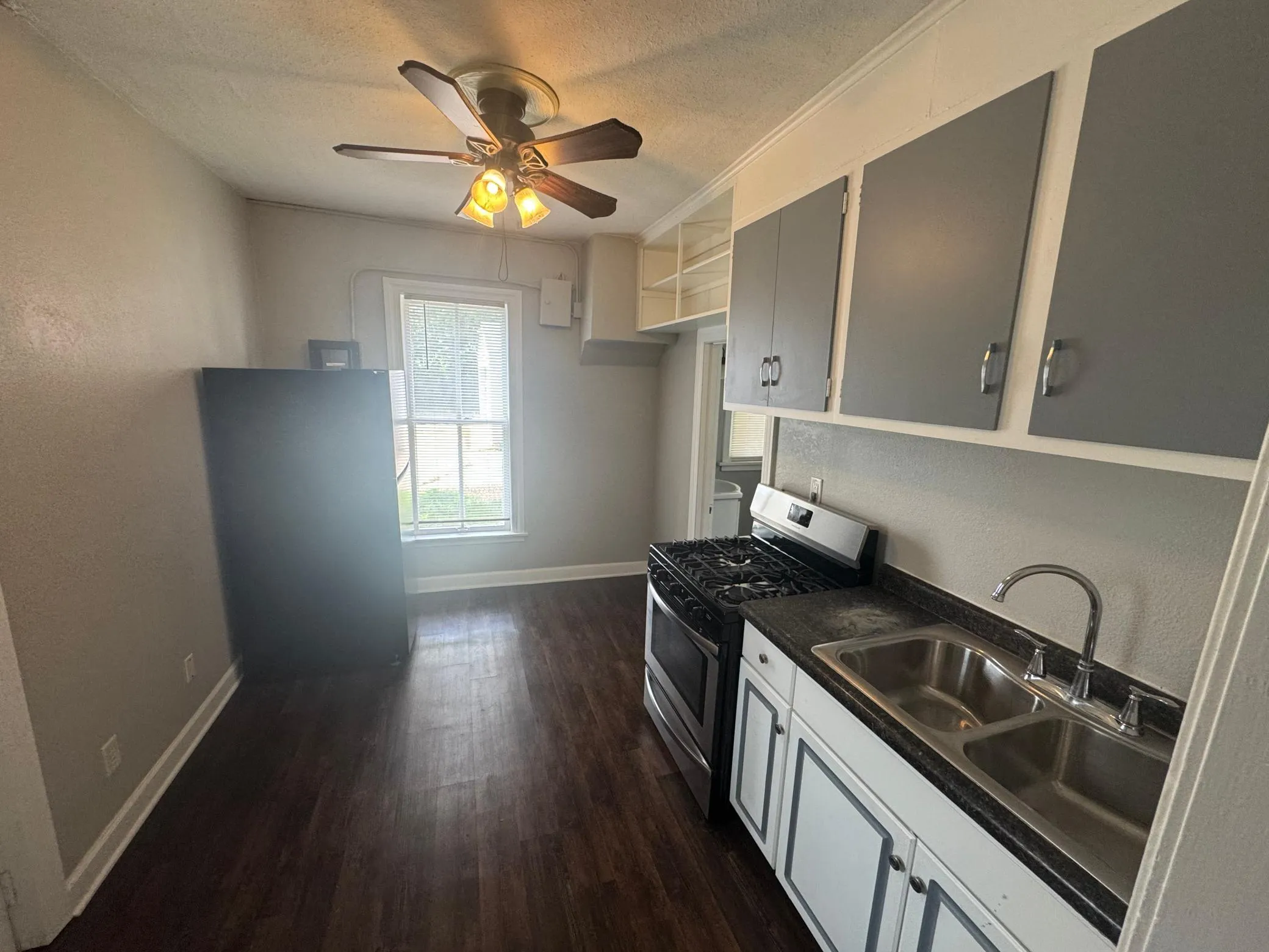 Photo 5 of 128 4th S Avenue