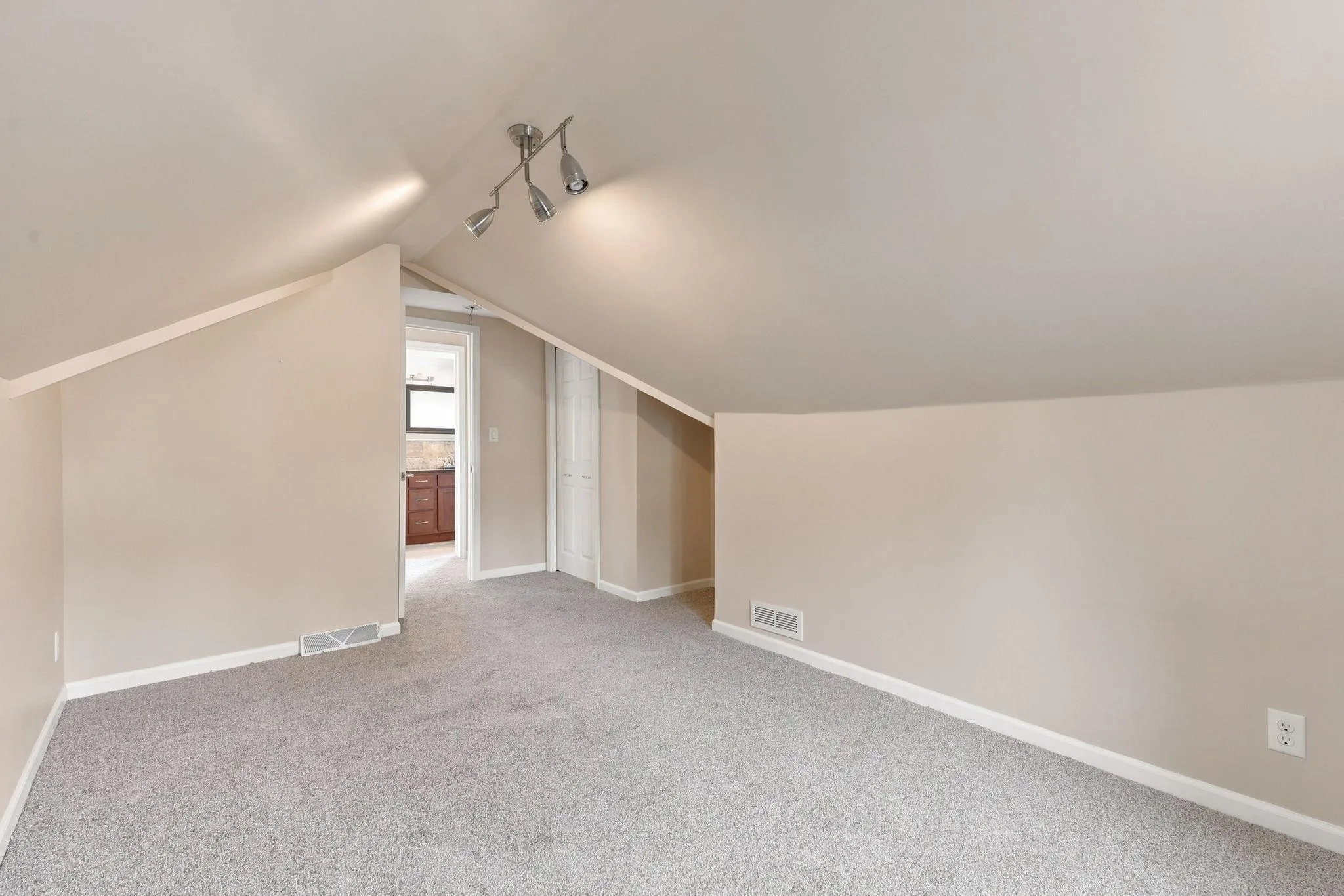 Photo 24 of 1852 Holton Street