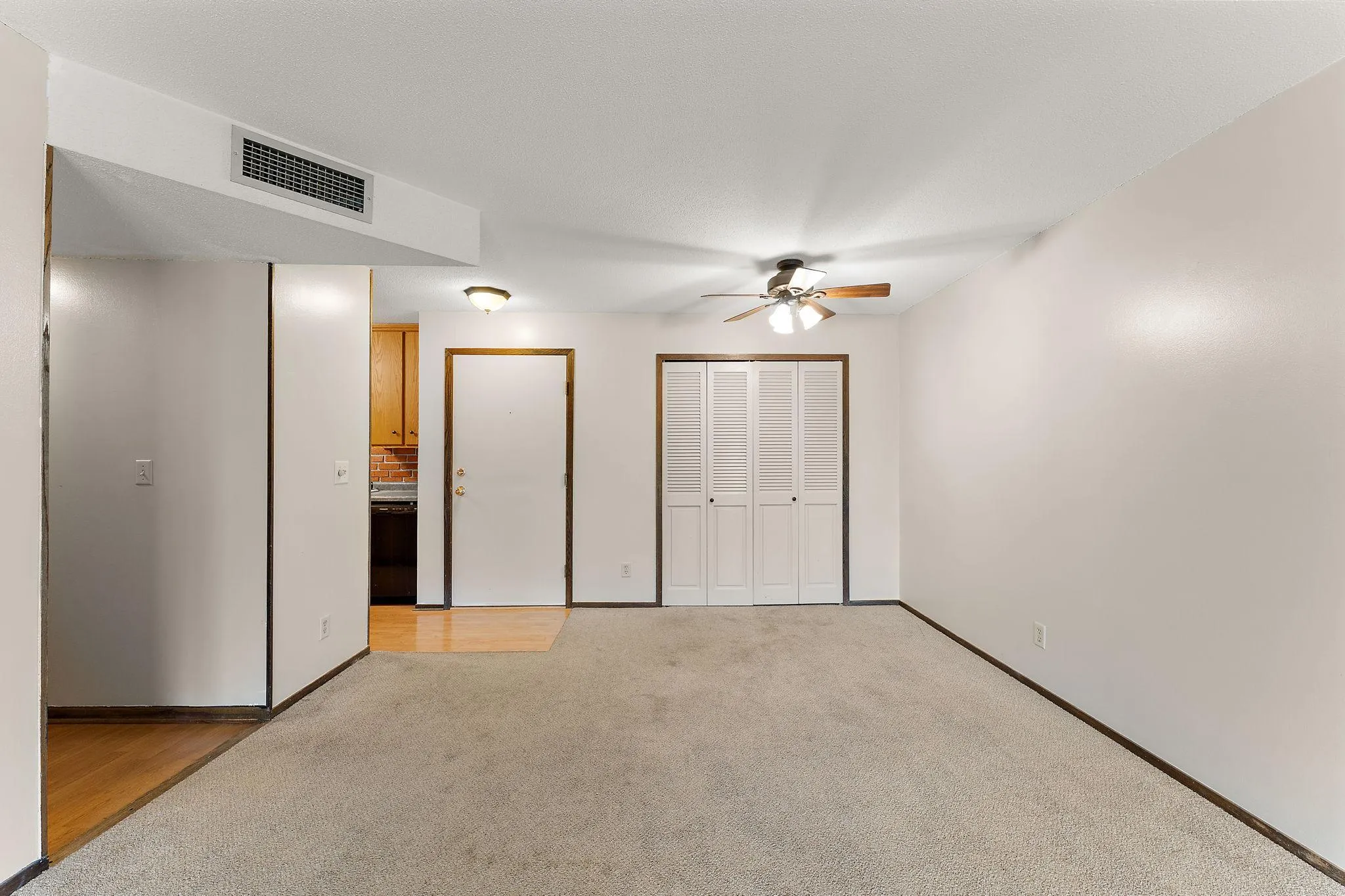 Photo 17 of 122 Demont E Avenue Unit 258