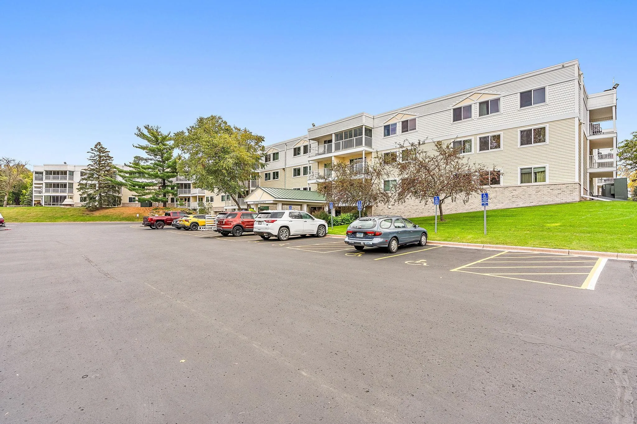 Photo 26 of 122 Demont E Avenue Unit 258