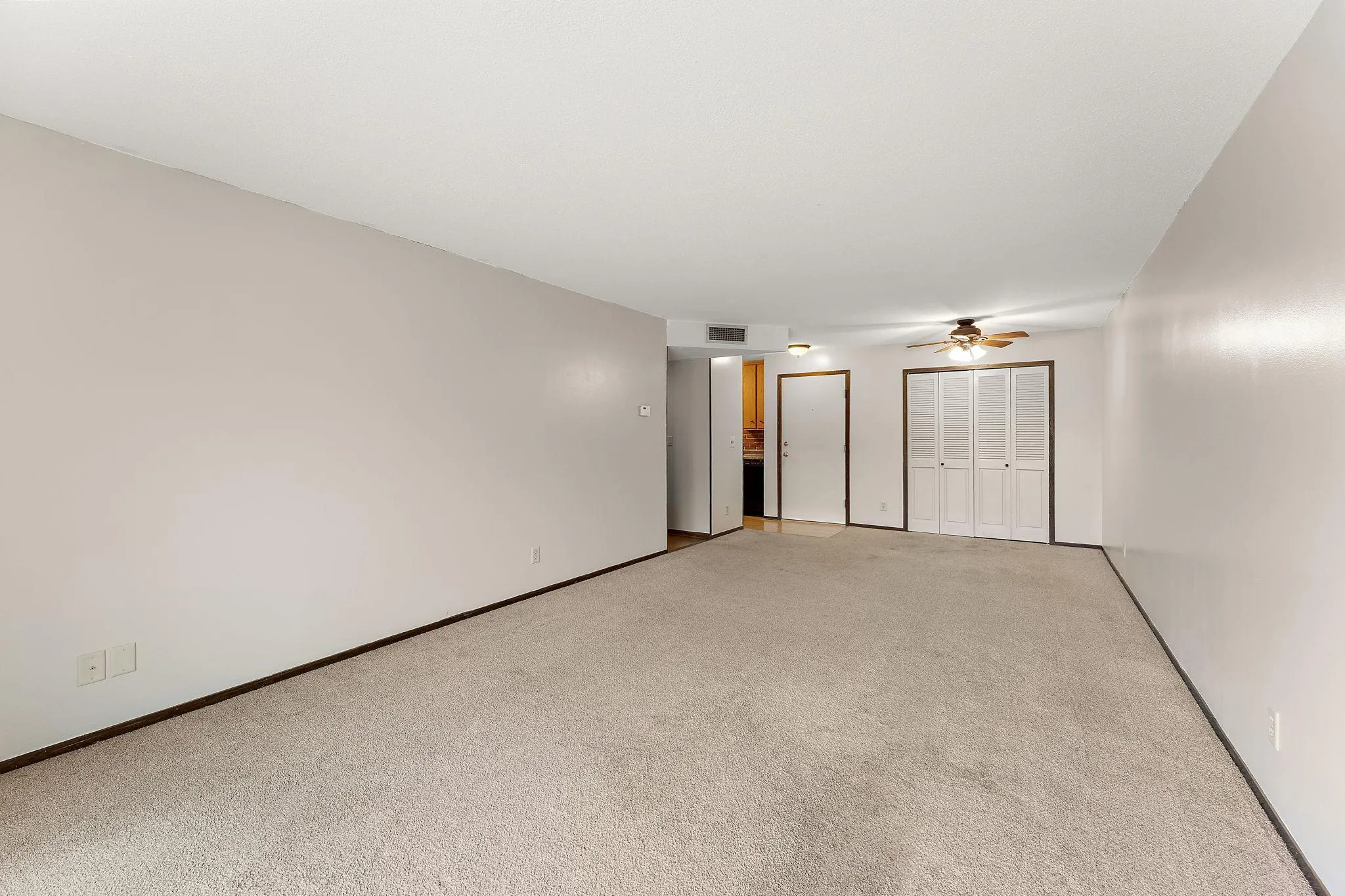 Photo 16 of 122 Demont E Avenue Unit 258