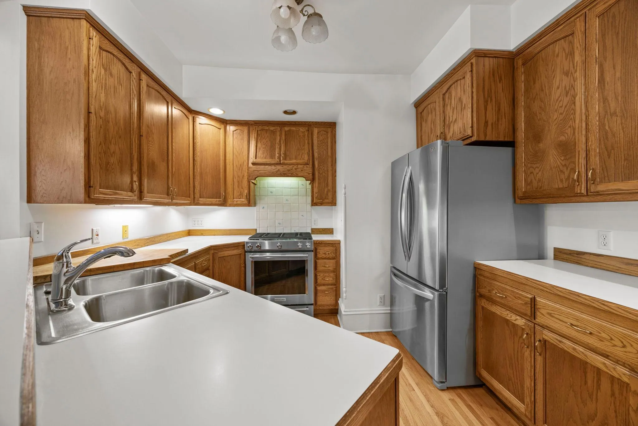 Photo 14 of 579 Lincoln Avenue