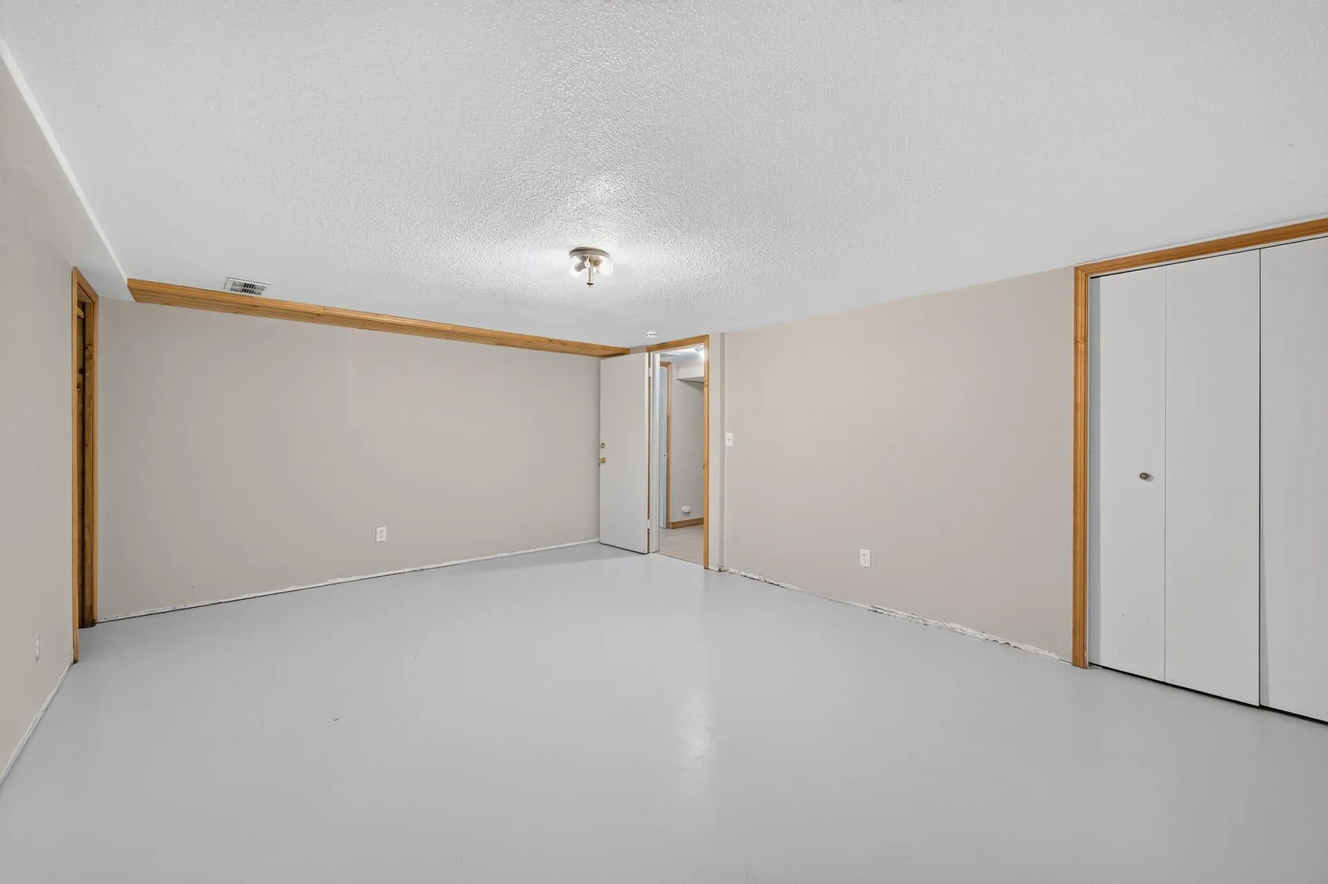 Photo 18 of 2695 Maryland E Avenue