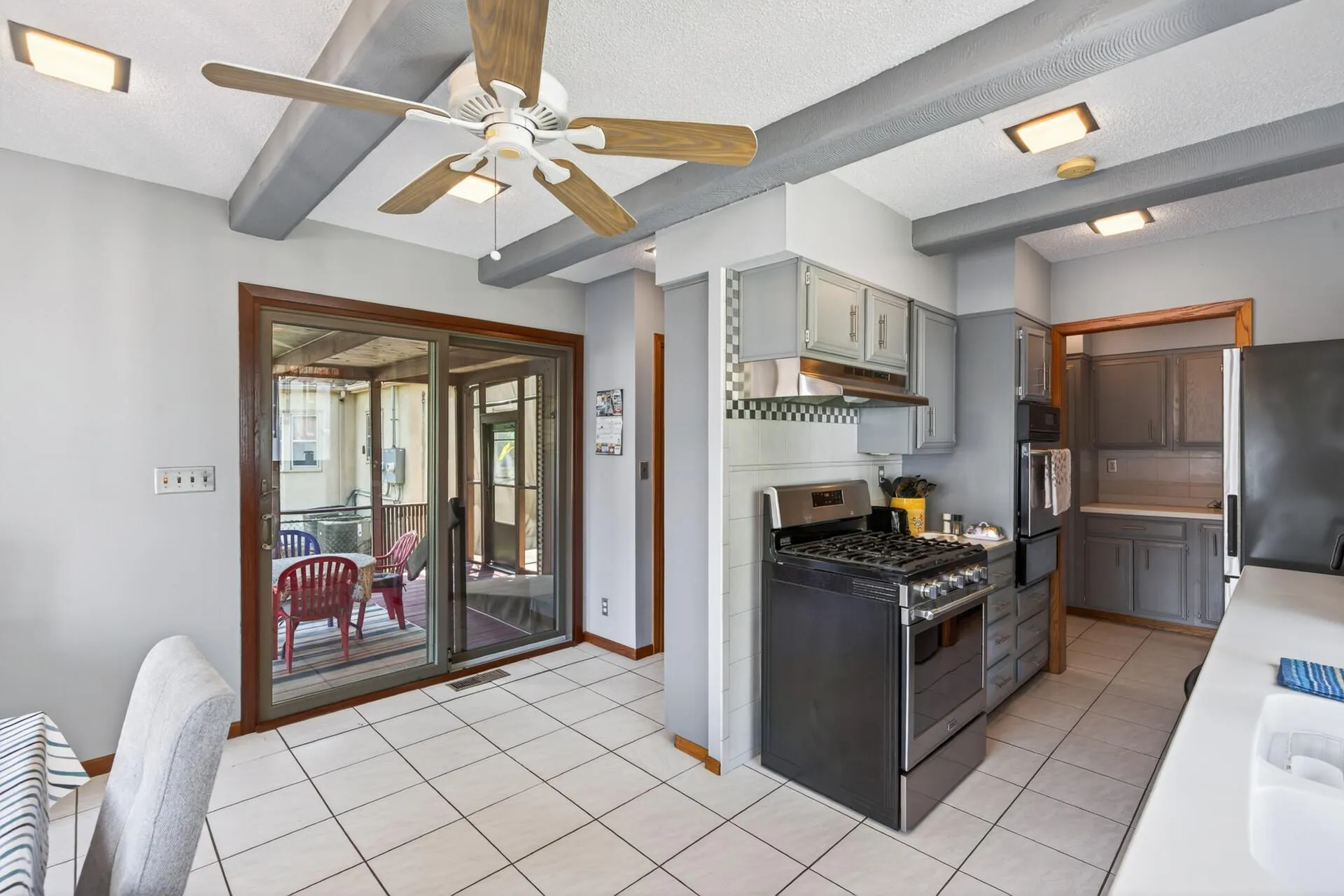 Photo 11 of 2307 Mckinley Ne Street