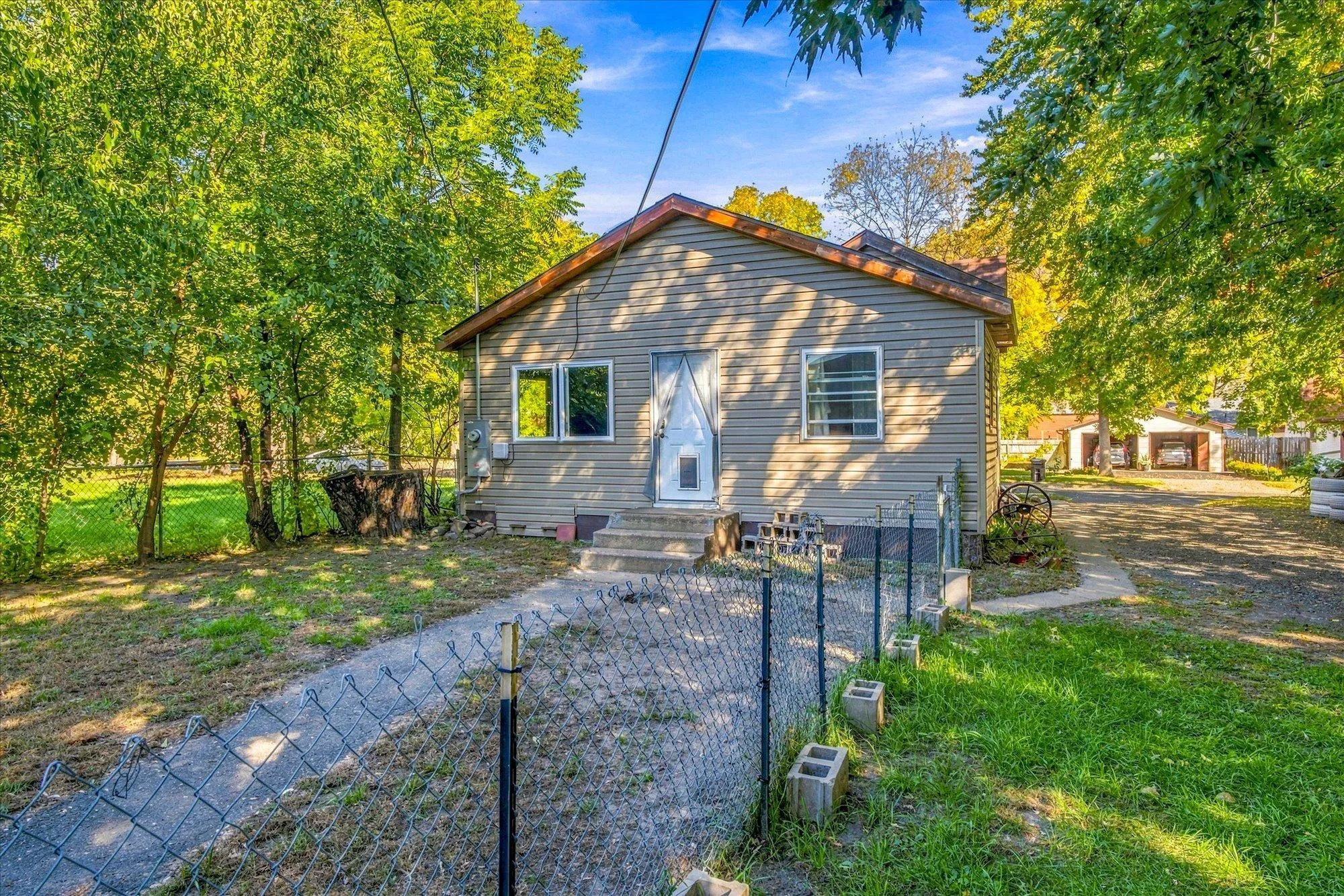 Photo 3 of 109 Norelius Street