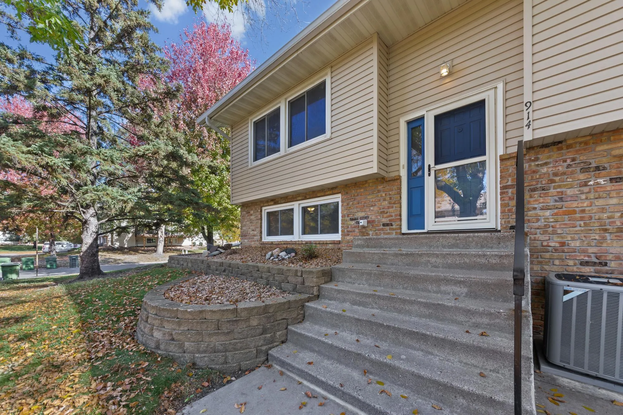 Photo 7 of 914 94th Ne Avenue