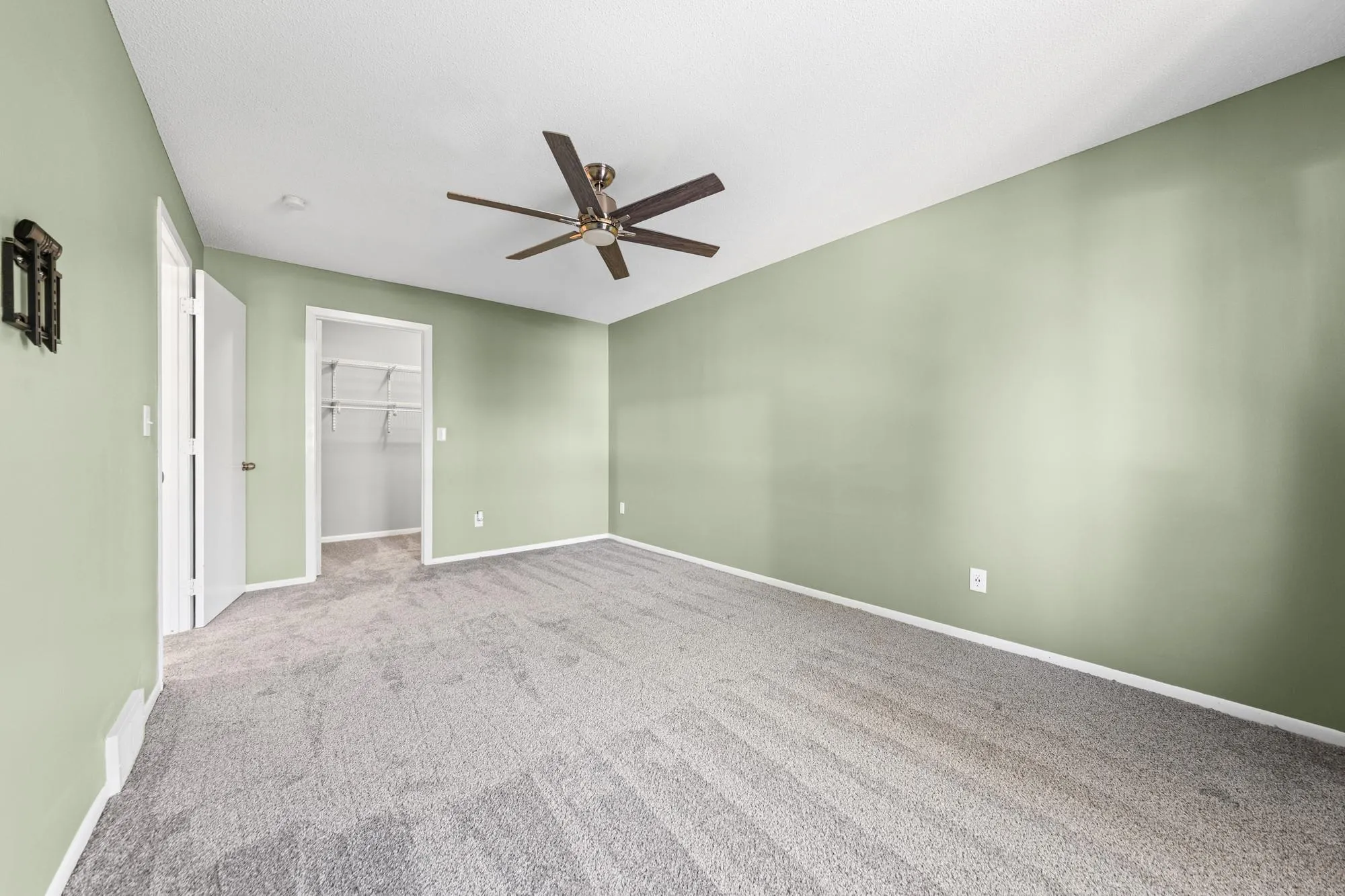 Photo 35 of 914 94th Ne Avenue