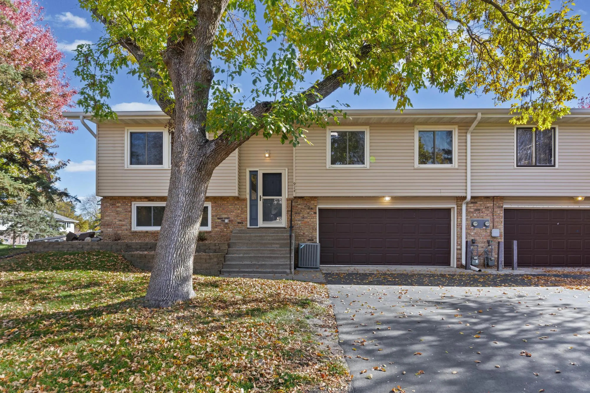 Photo 5 of 914 94th Ne Avenue