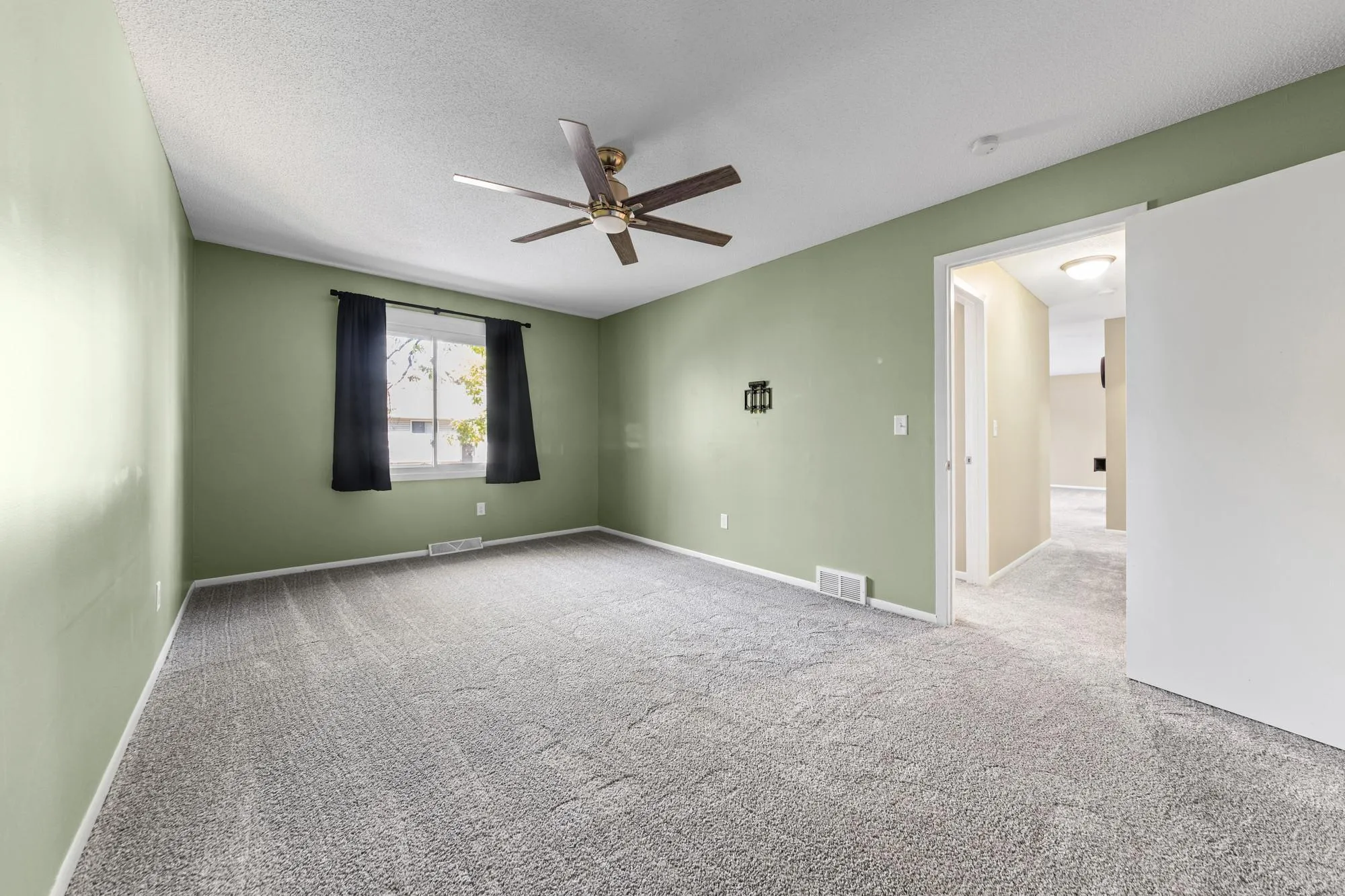 Photo 33 of 914 94th Ne Avenue