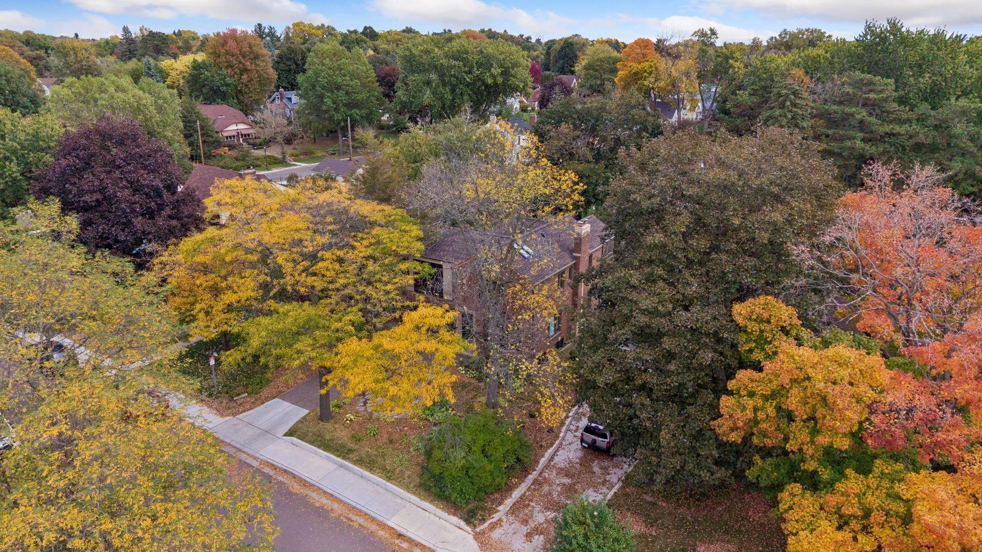 Photo 49 of 1384 Como E Boulevard