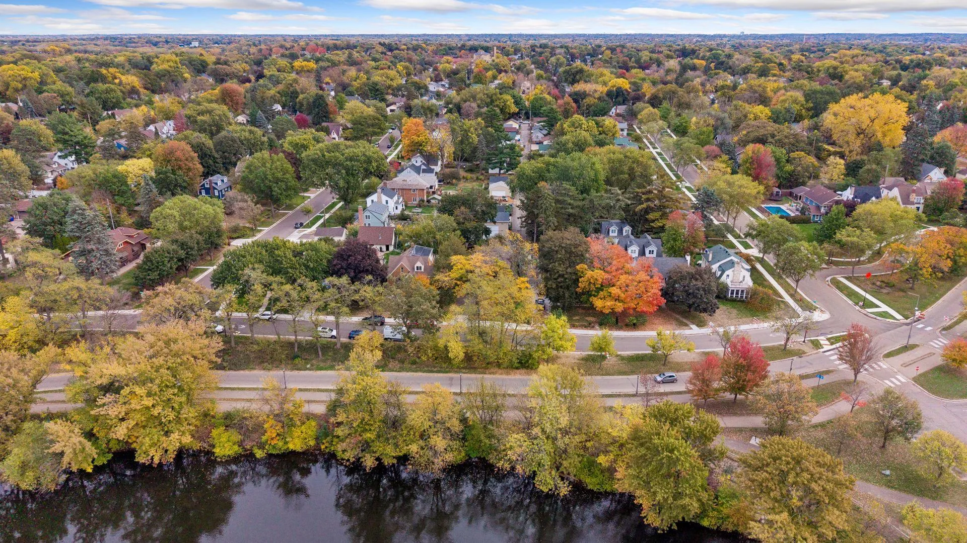 Photo 53 of 1384 Como E Boulevard