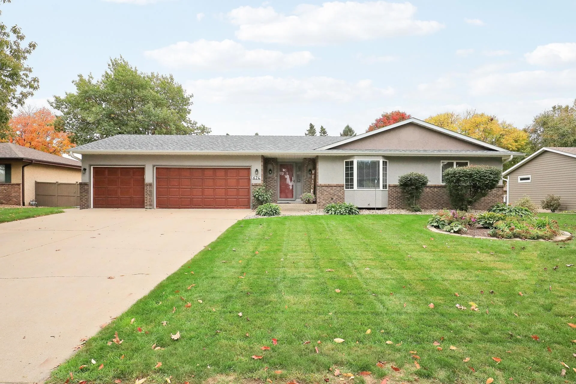 Photo 2 of 624 Hennes Avenue
