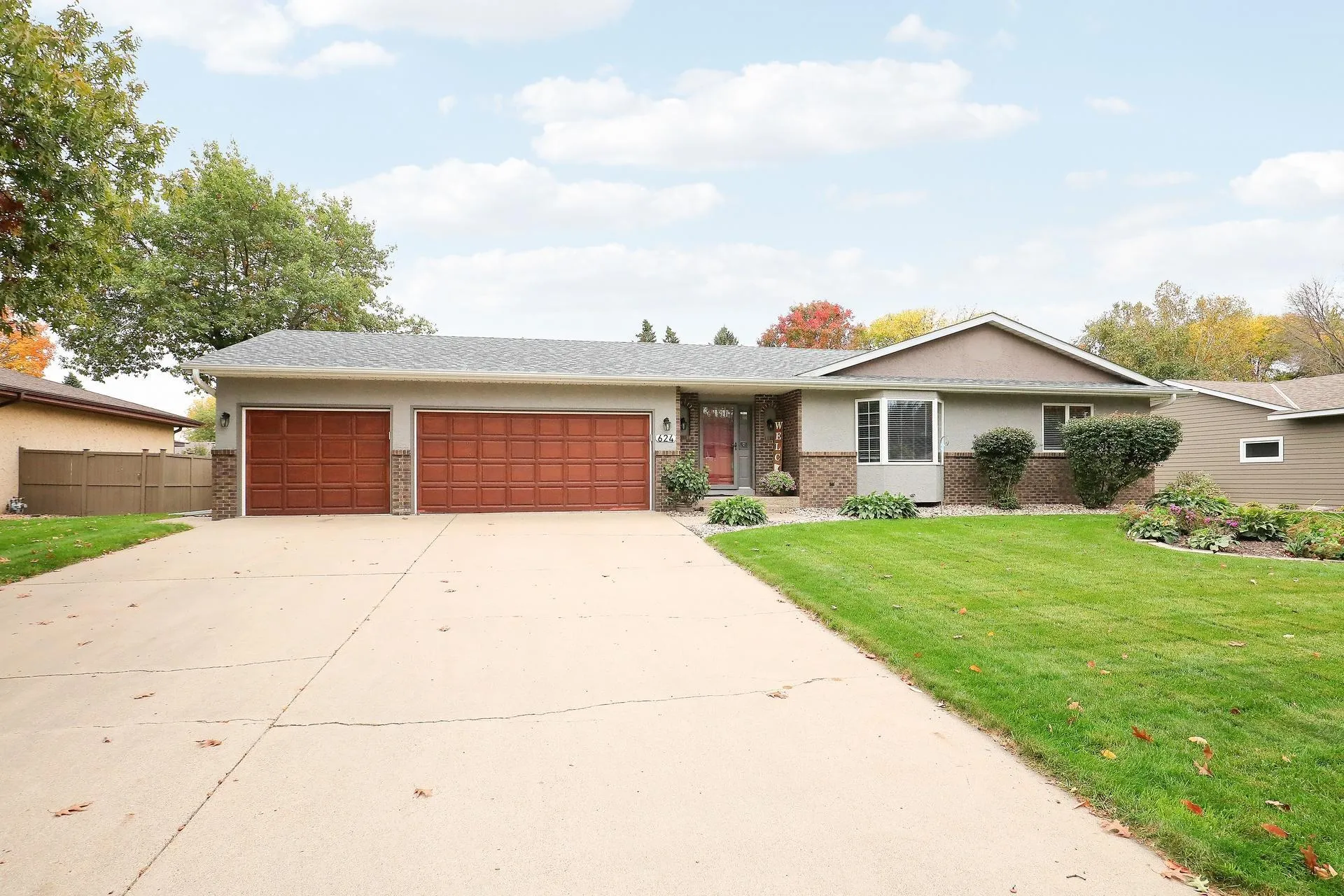 Photo 3 of 624 Hennes Avenue
