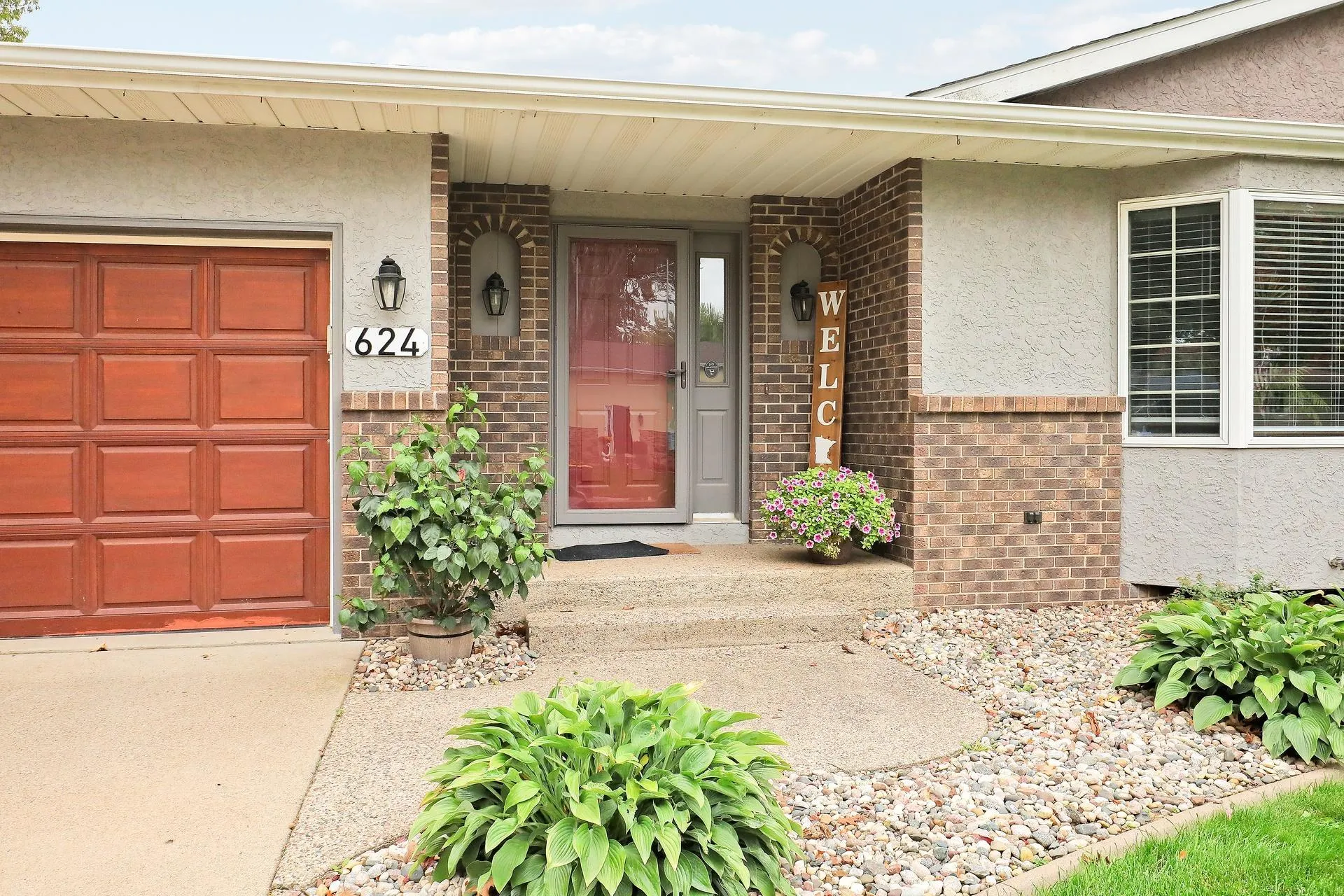 Photo 6 of 624 Hennes Avenue