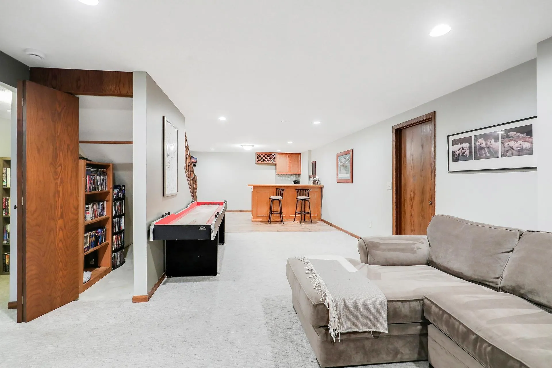 Photo 49 of 624 Hennes Avenue