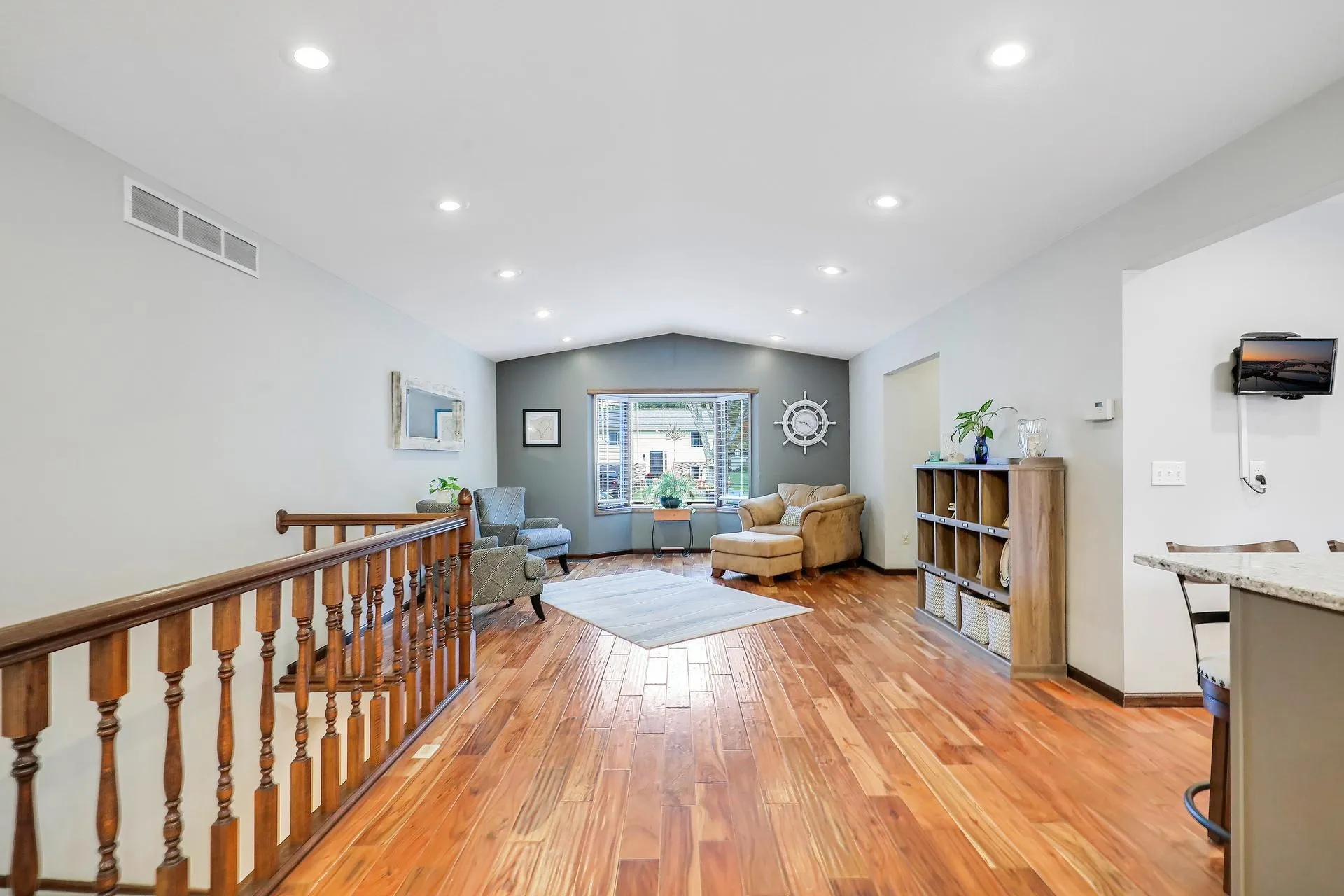 Photo 8 of 624 Hennes Avenue