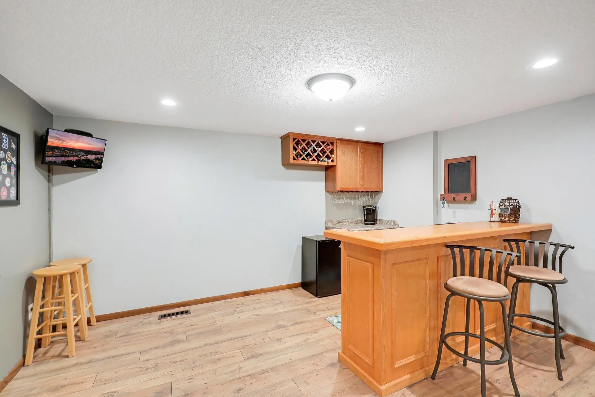 Photo 44 of 624 Hennes Avenue