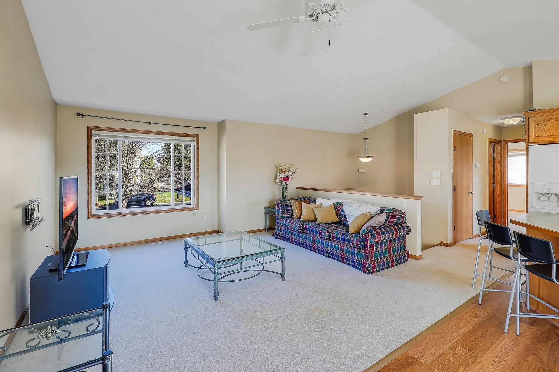 Photo 3 of 890 Newport Avenue