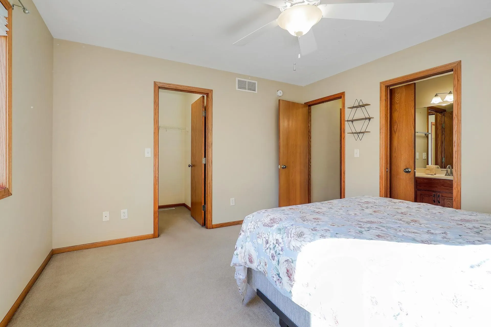 Photo 19 of 890 Newport Avenue