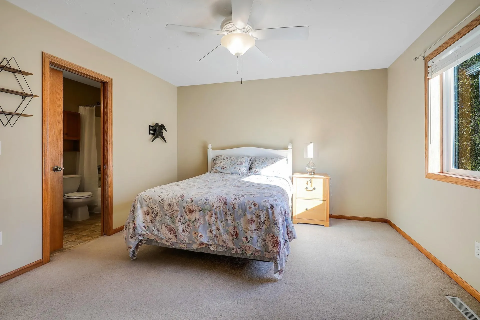 Photo 16 of 890 Newport Avenue