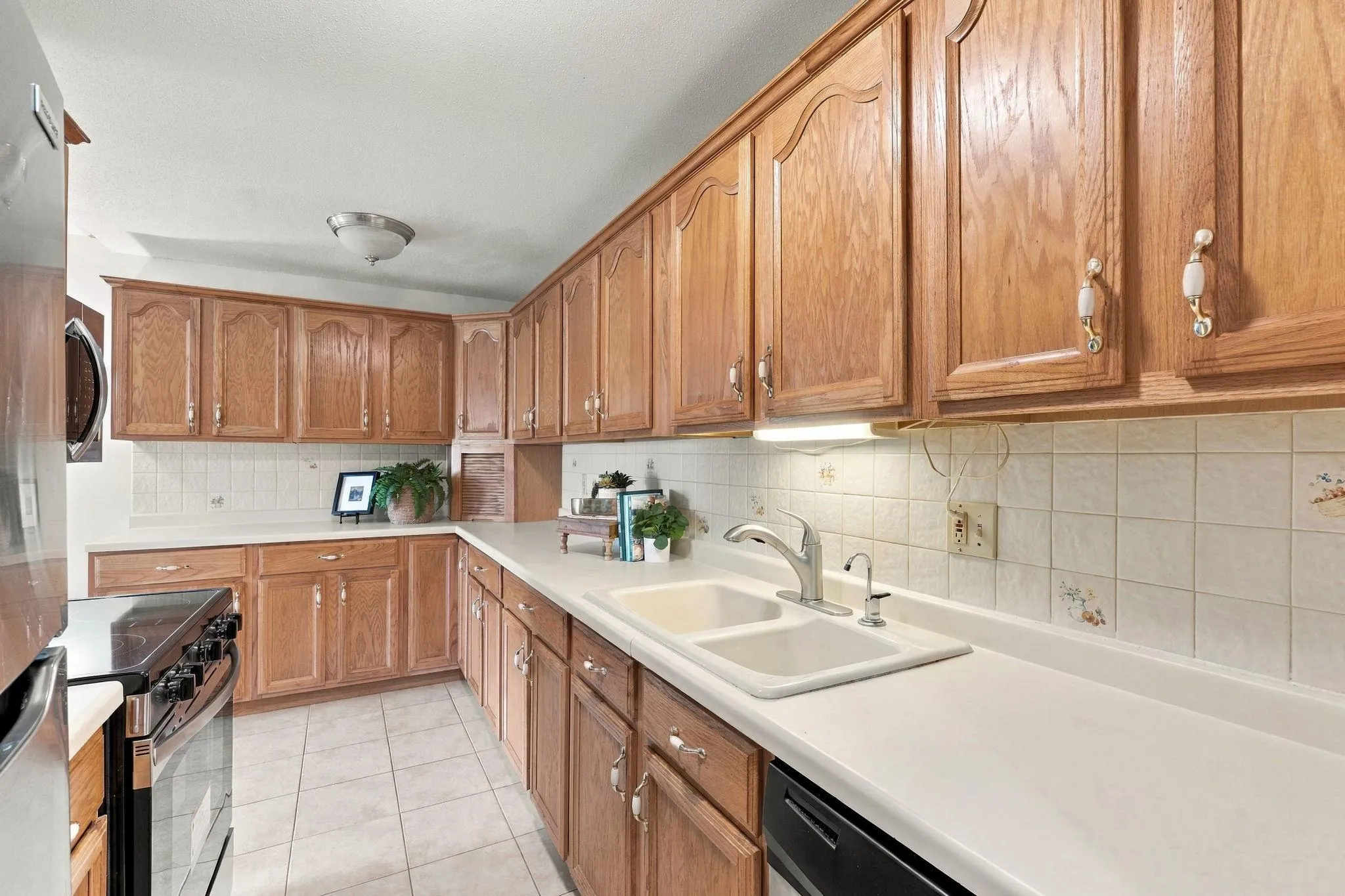 Photo 8 of 329 Geneva N Avenue Unit 307