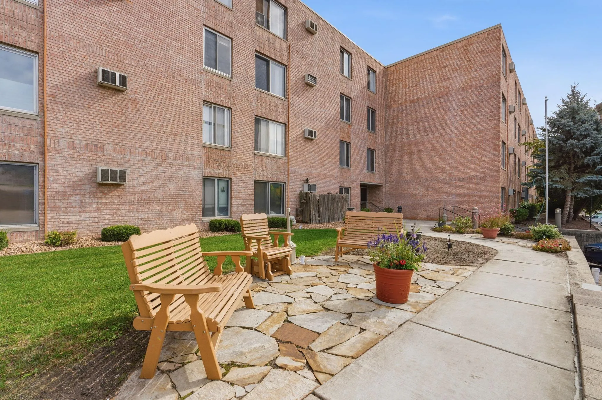 Photo 19 of 329 Geneva N Avenue Unit 307
