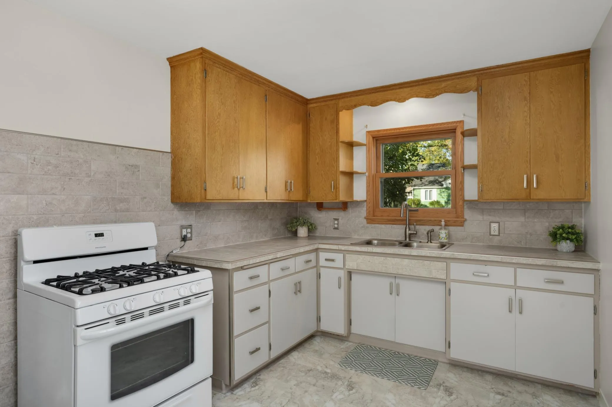 Photo 6 of 1208 Hoyt E Avenue