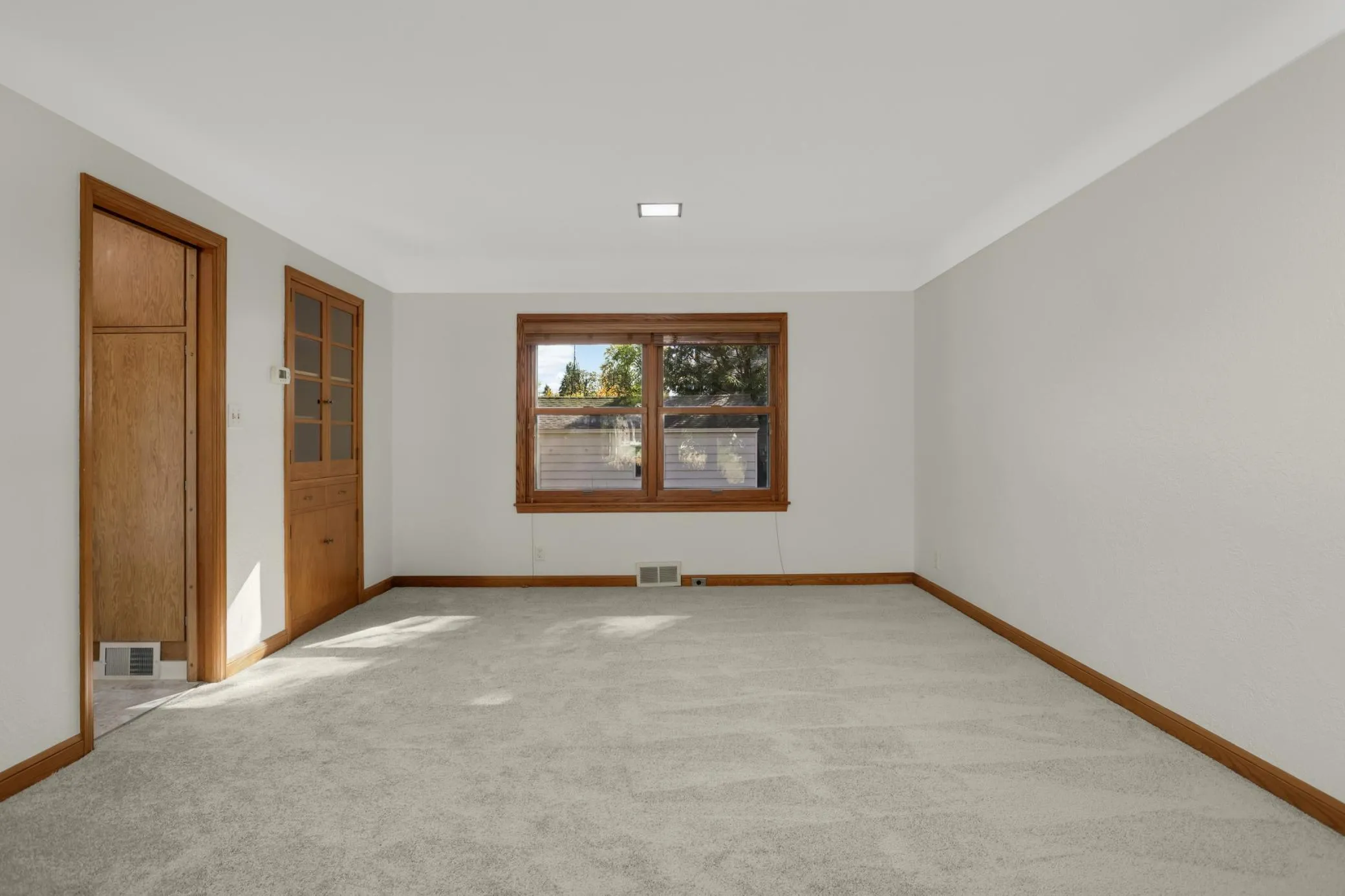 Photo 5 of 1208 Hoyt E Avenue
