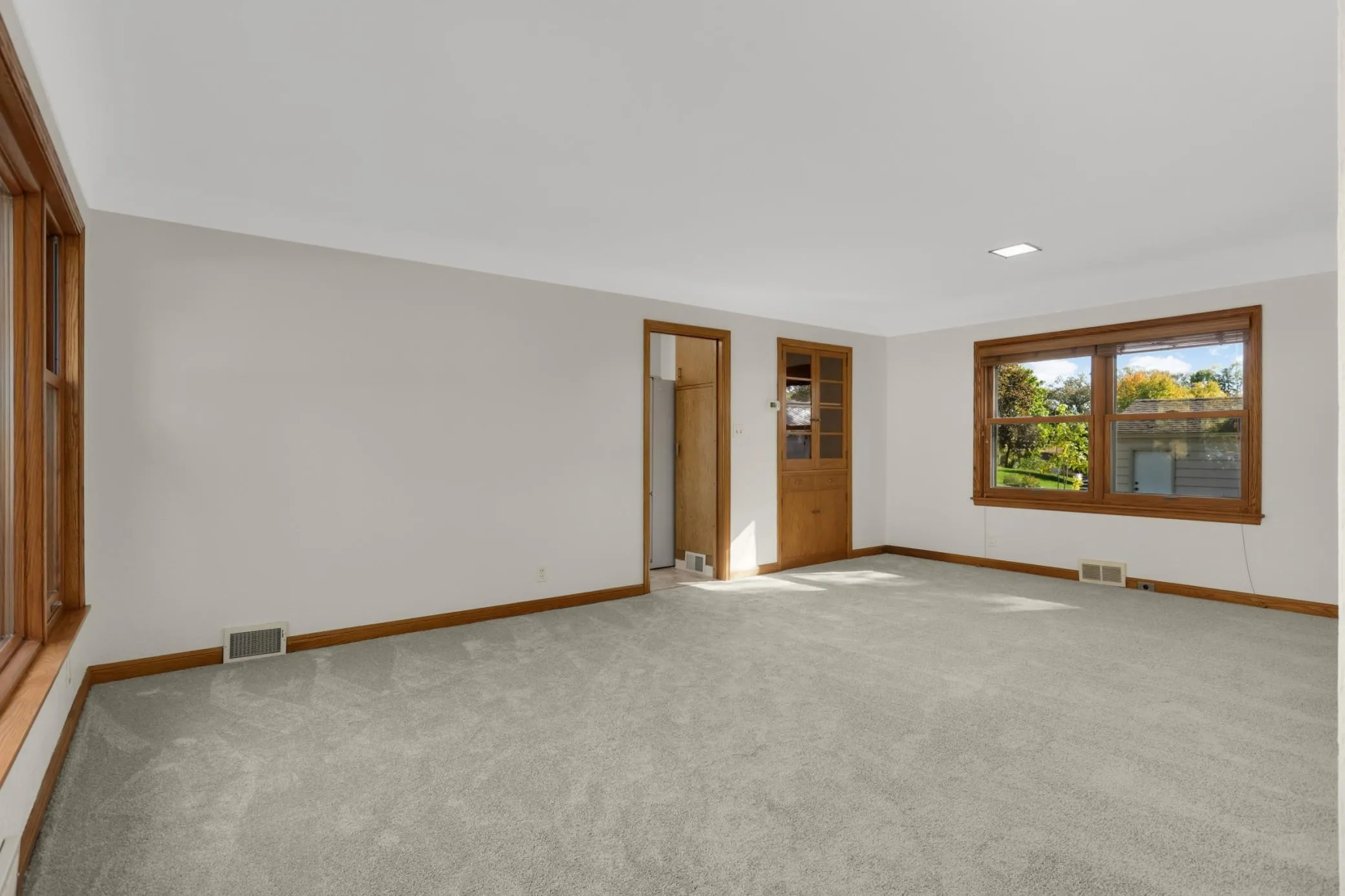 Photo 4 of 1208 Hoyt E Avenue