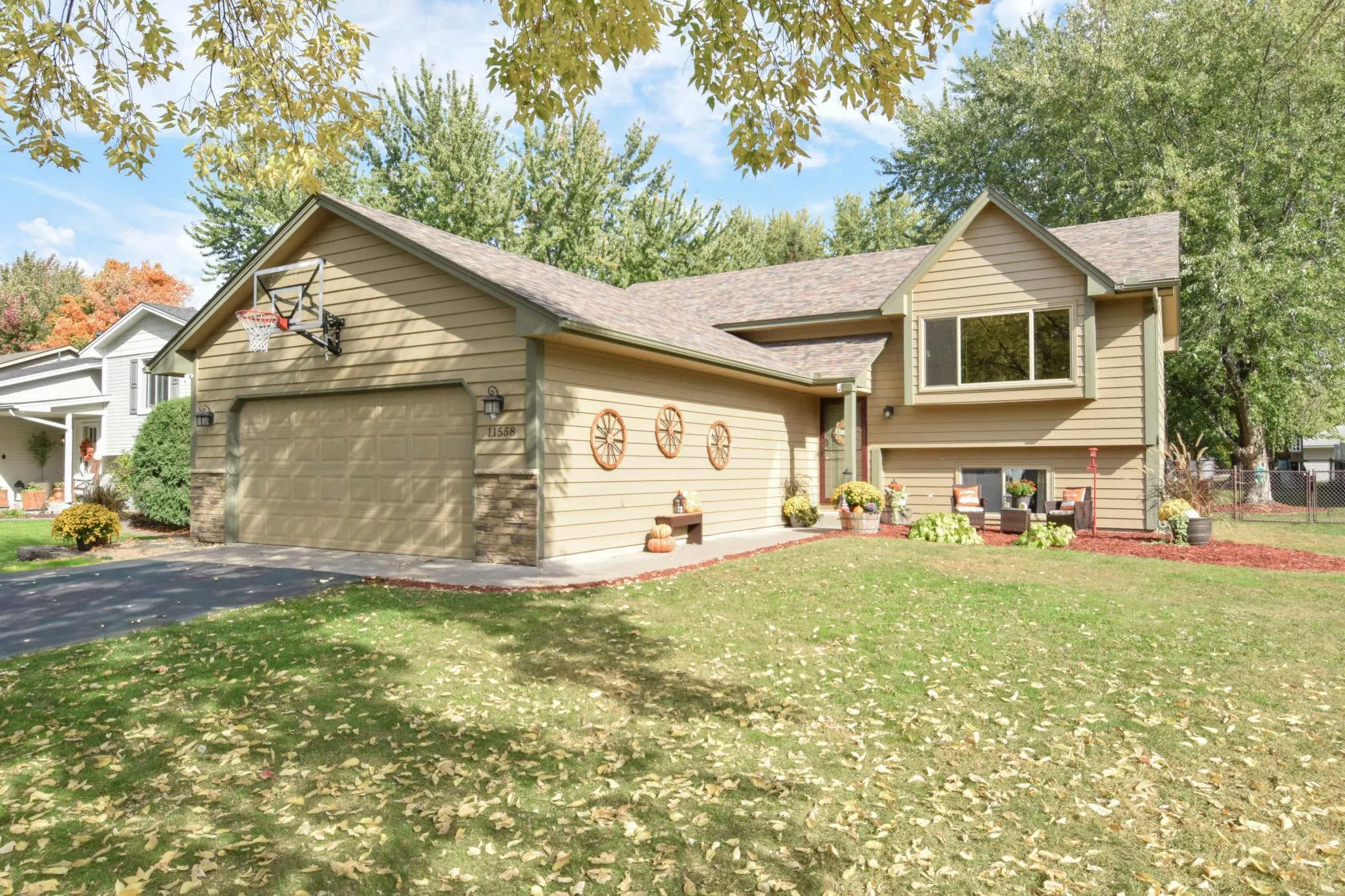 Photo 2 of 11558 Xylon N Avenue