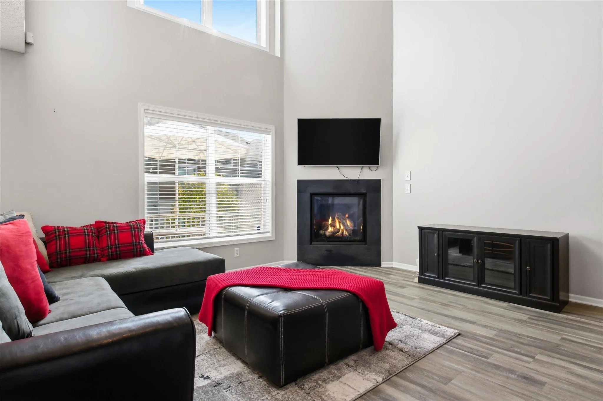 Photo 3 of 15225 Stonewood Terrace