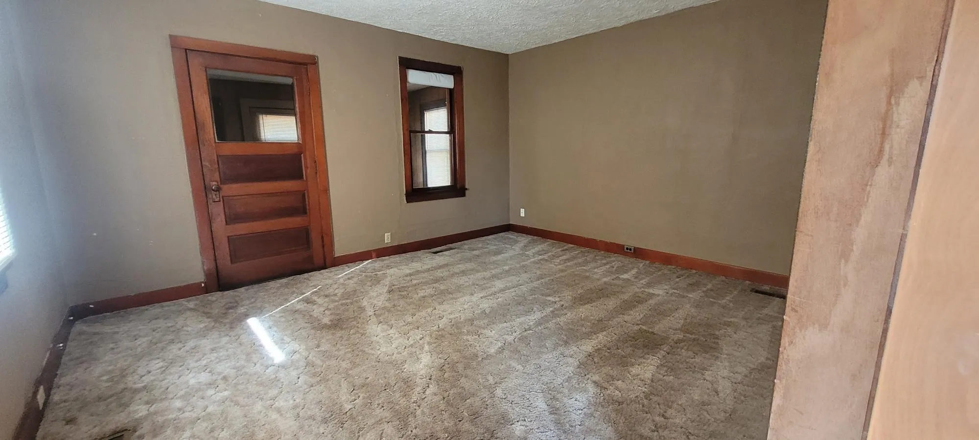 Photo 3 of 2819 Grand Ne Street