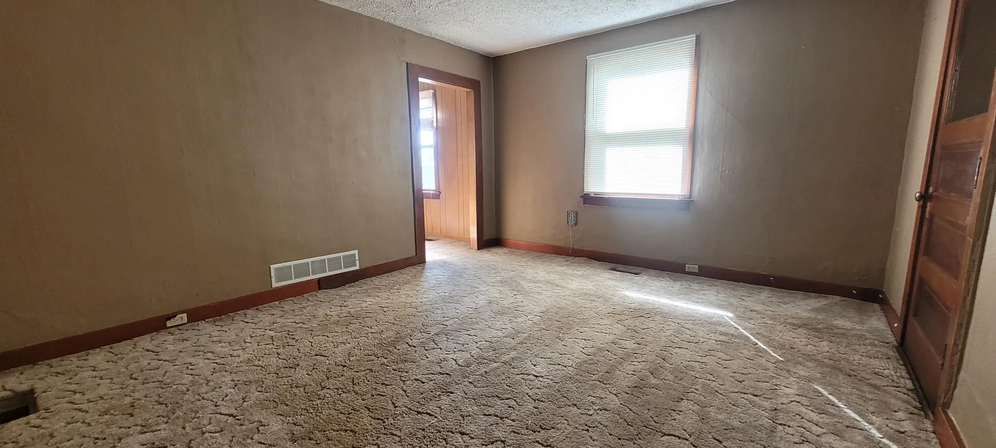 Photo 4 of 2819 Grand Ne Street