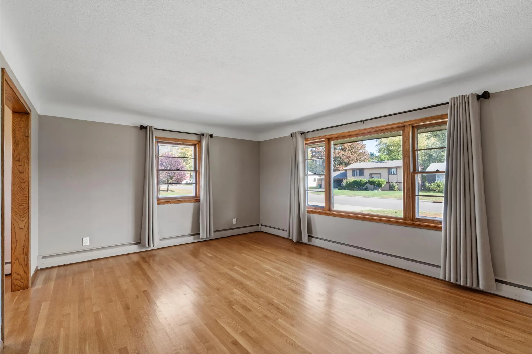 Photo 5 of 5641 Regent N Avenue