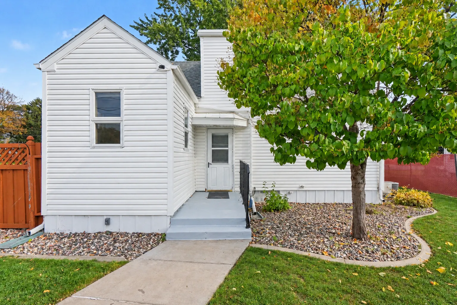 Photo 2 of 233 5th Ne Avenue
