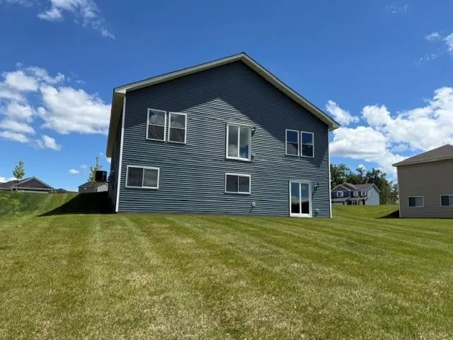 Photo 4 of 18726 Ivanhoe Nw Street