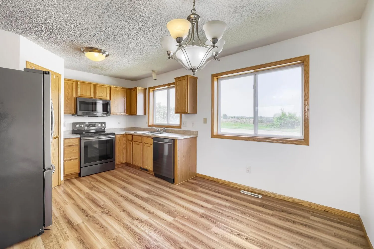 Photo 8 of 4024 Blakewood Drive