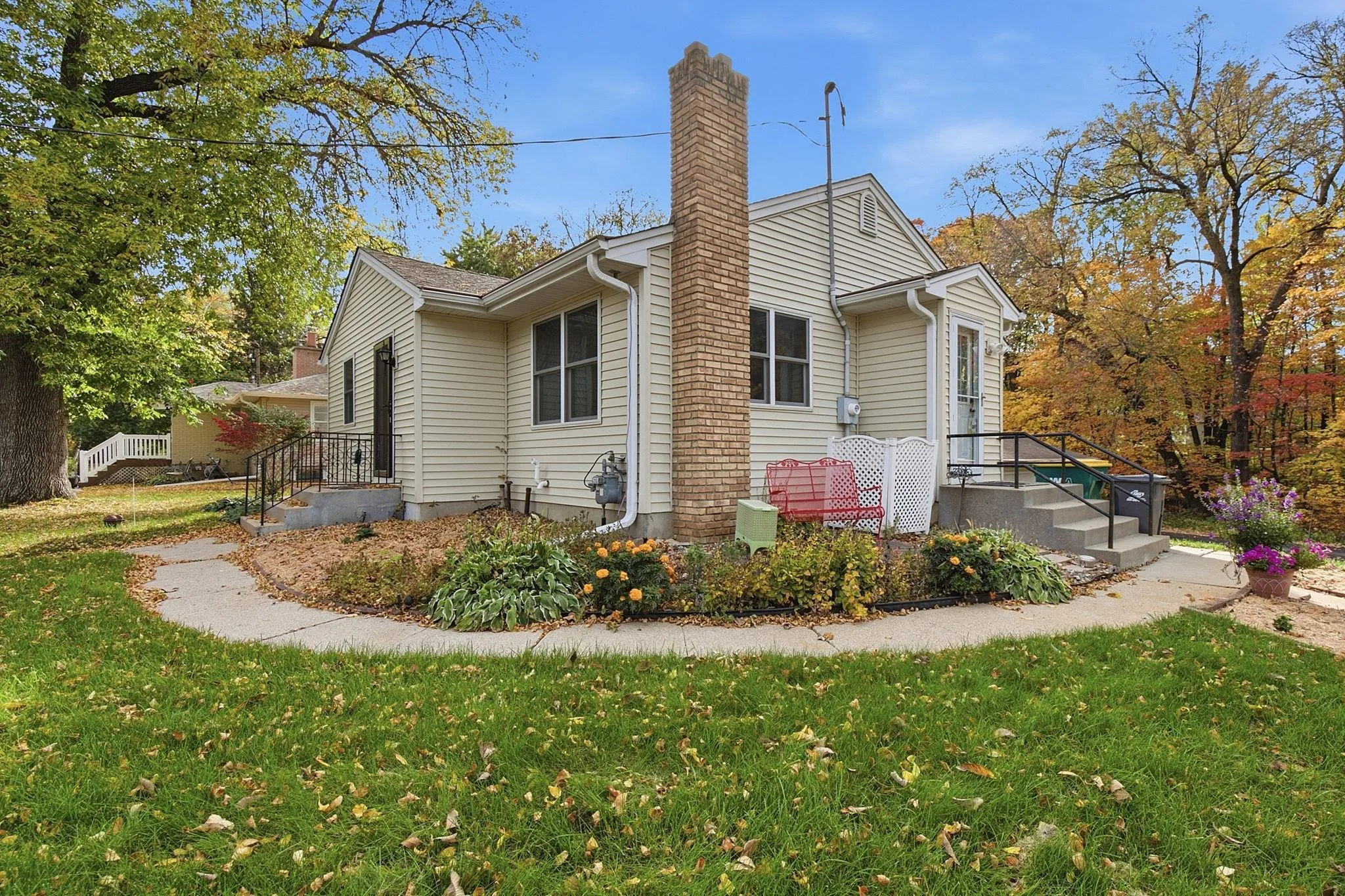 Photo 3 of 5530 Wedgewood Drive