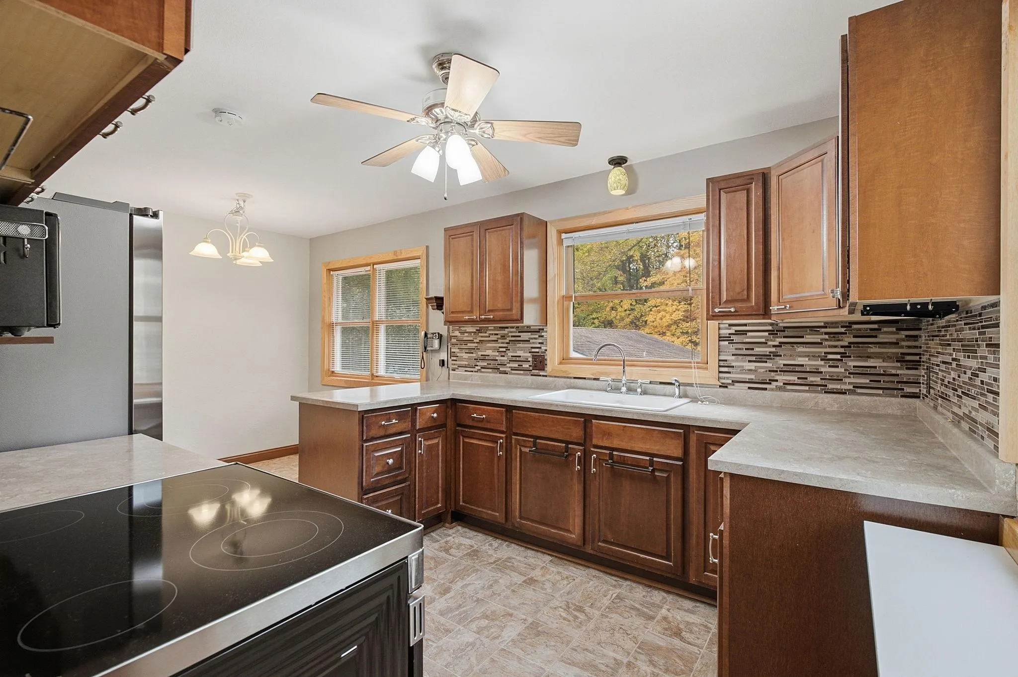 Photo 2 of 5530 Wedgewood Drive