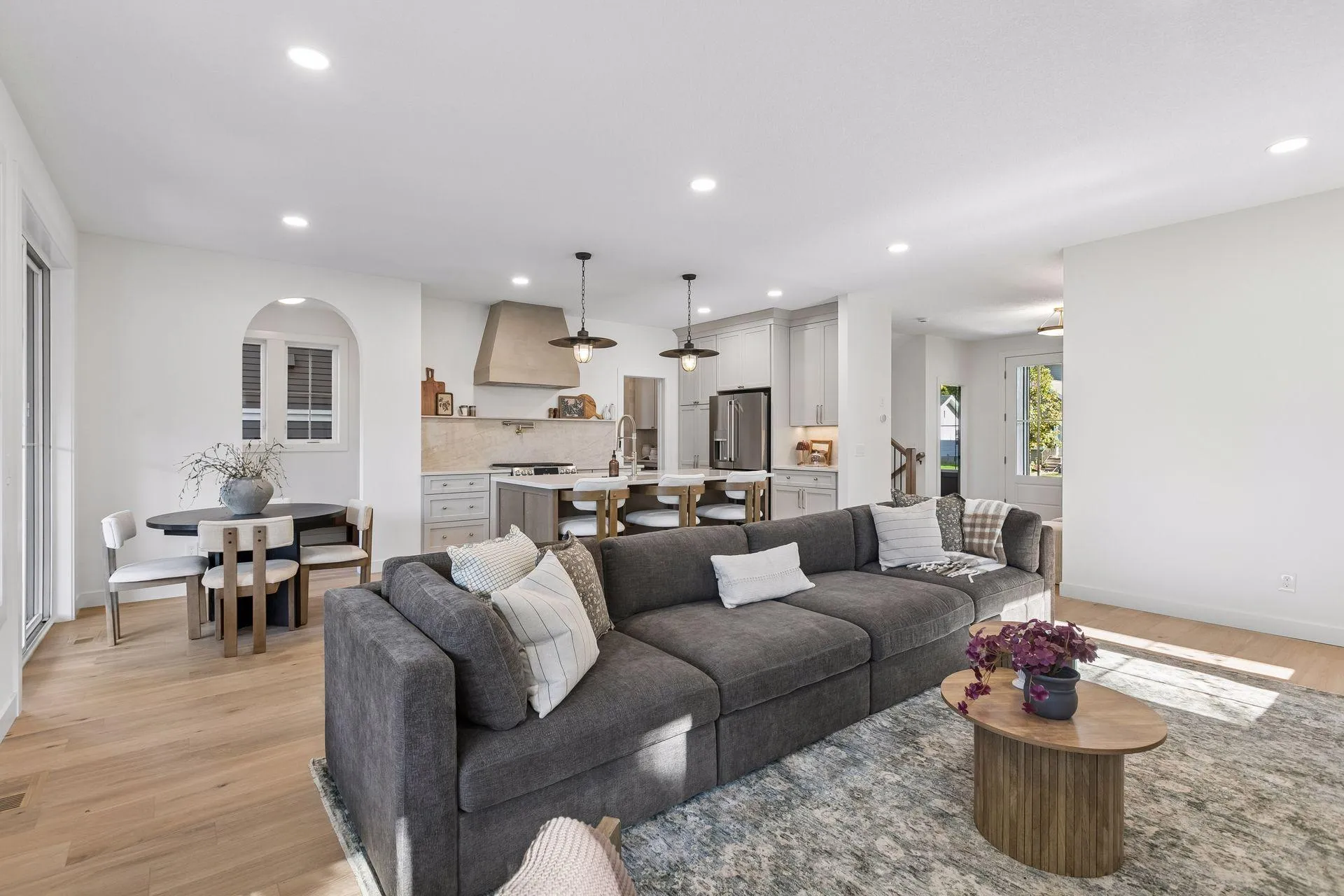 Photo 8 of 5124 Zenith S Avenue