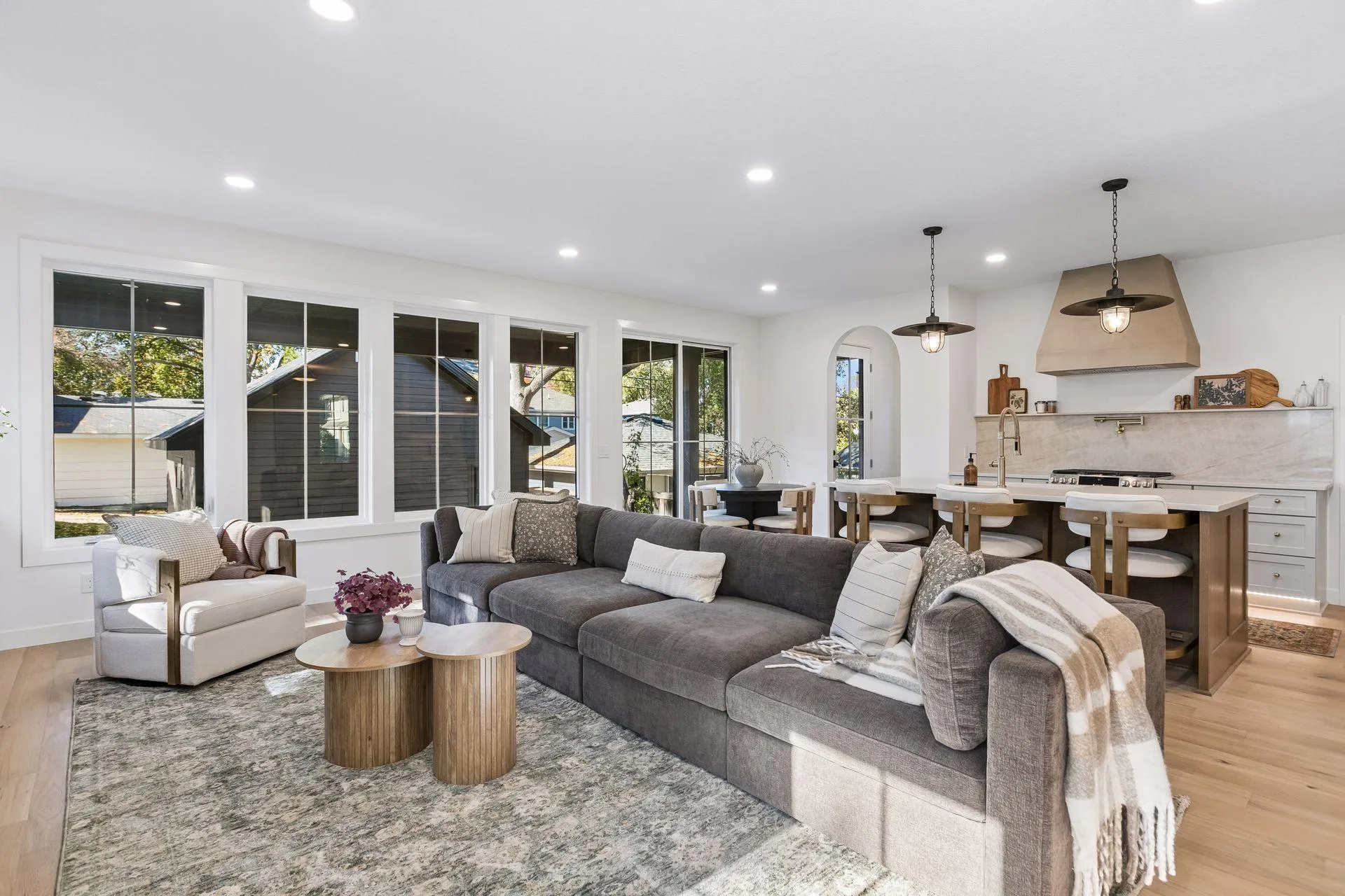 Photo 9 of 5124 Zenith S Avenue