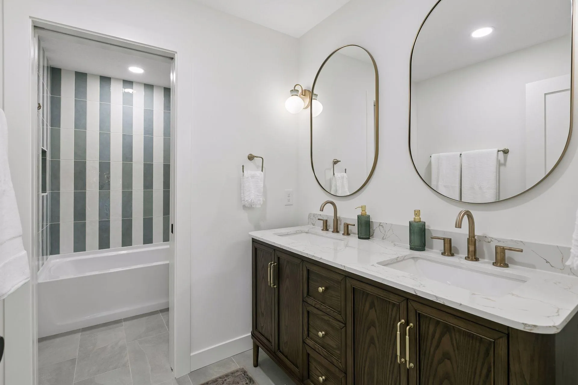 Photo 39 of 5124 Zenith S Avenue