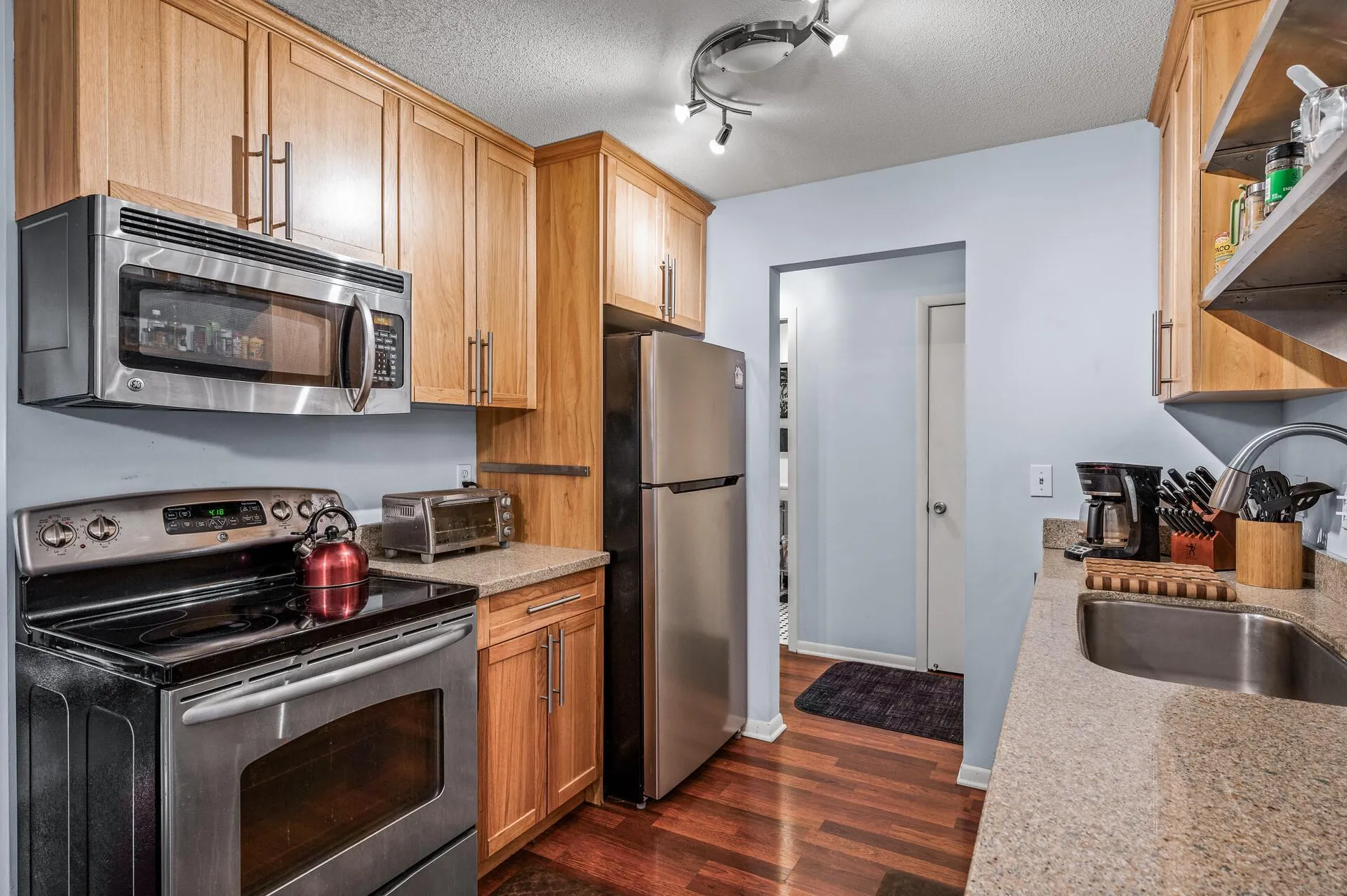 Photo 10 of 1901 Emerson S Avenue Unit 303