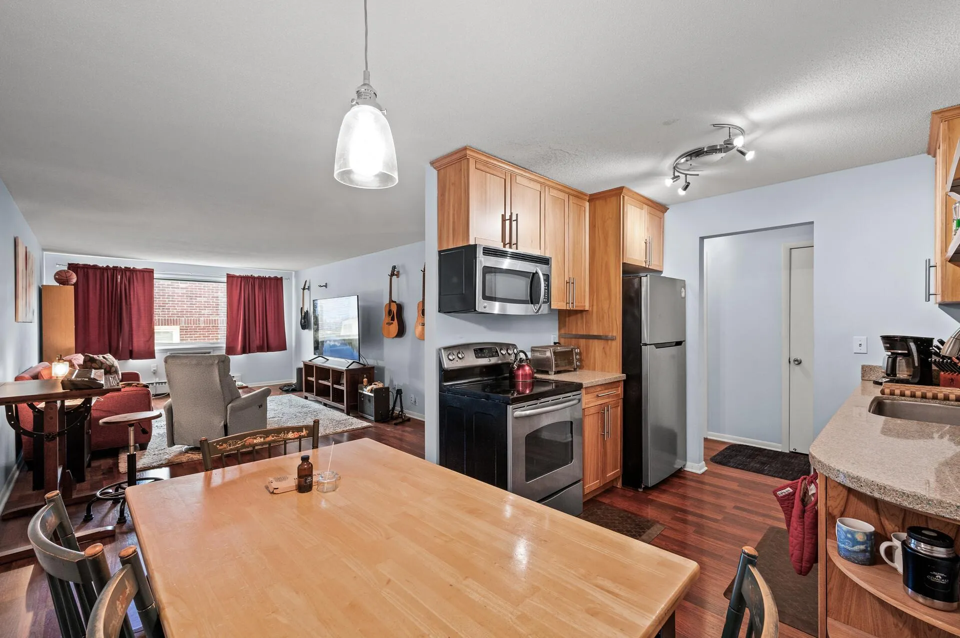 Photo 15 of 1901 Emerson S Avenue Unit 303