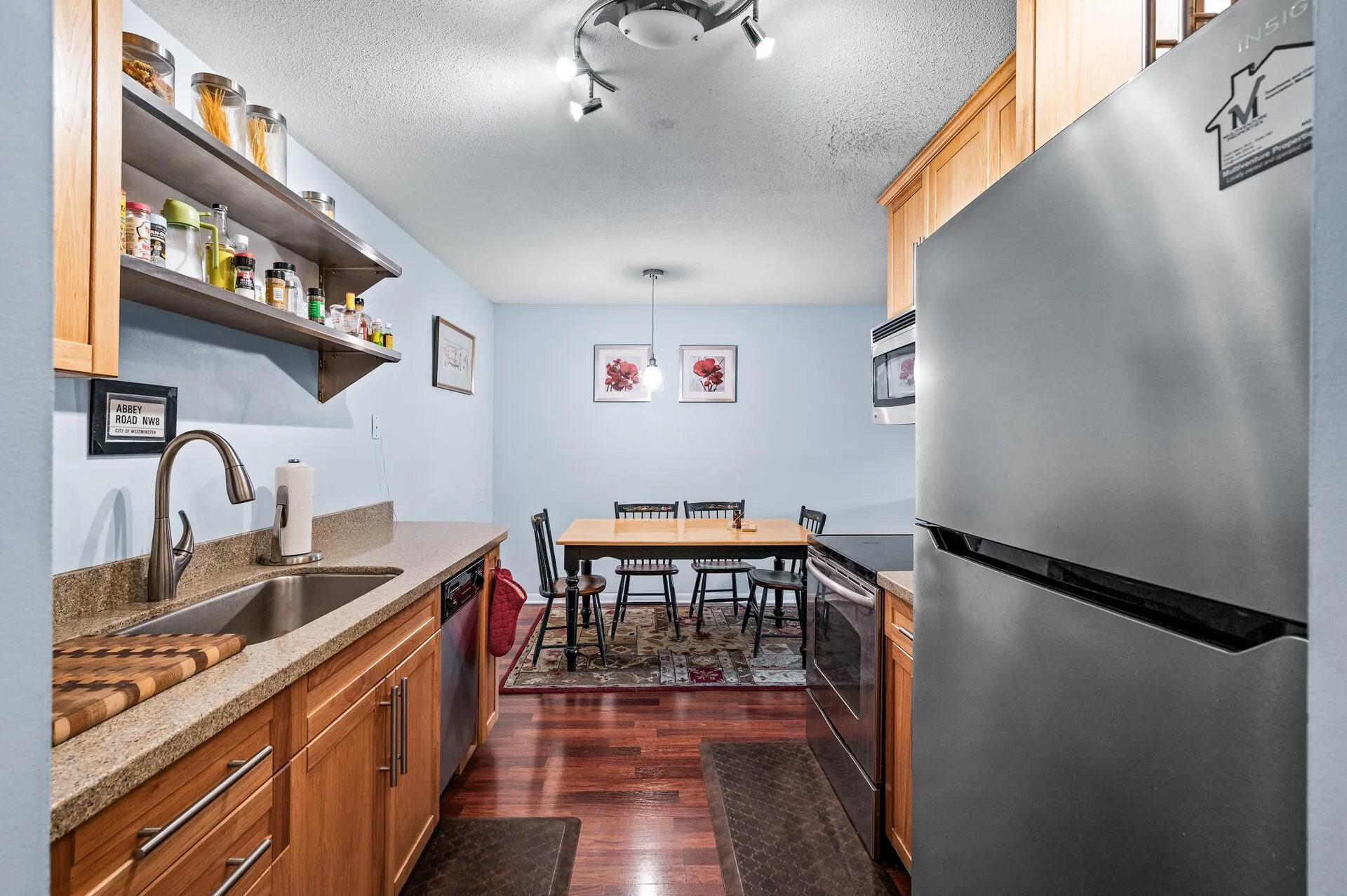 Photo 14 of 1901 Emerson S Avenue Unit 303