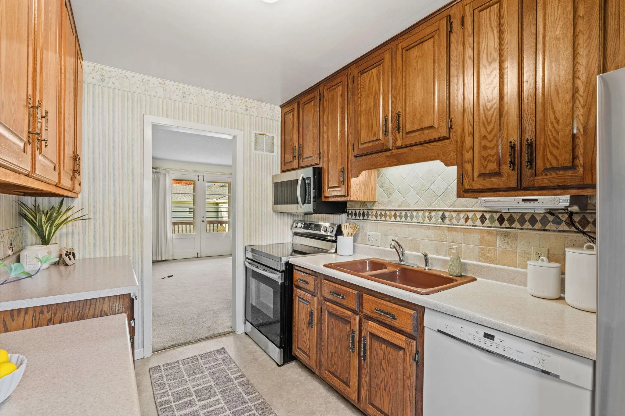 Photo 6 of 5904 Queen S Avenue