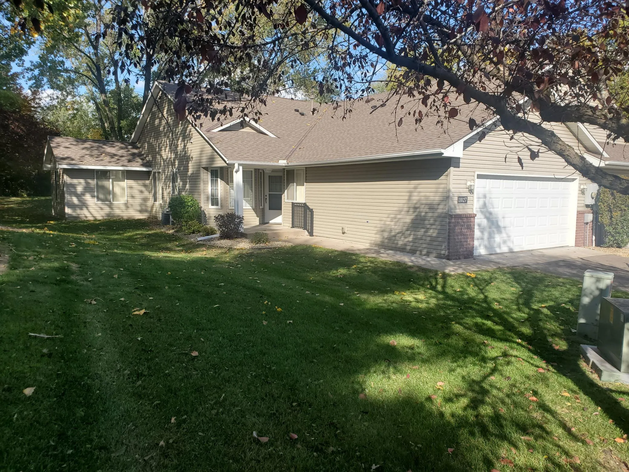 Photo 3 of 11027 Lincoln Ne Court