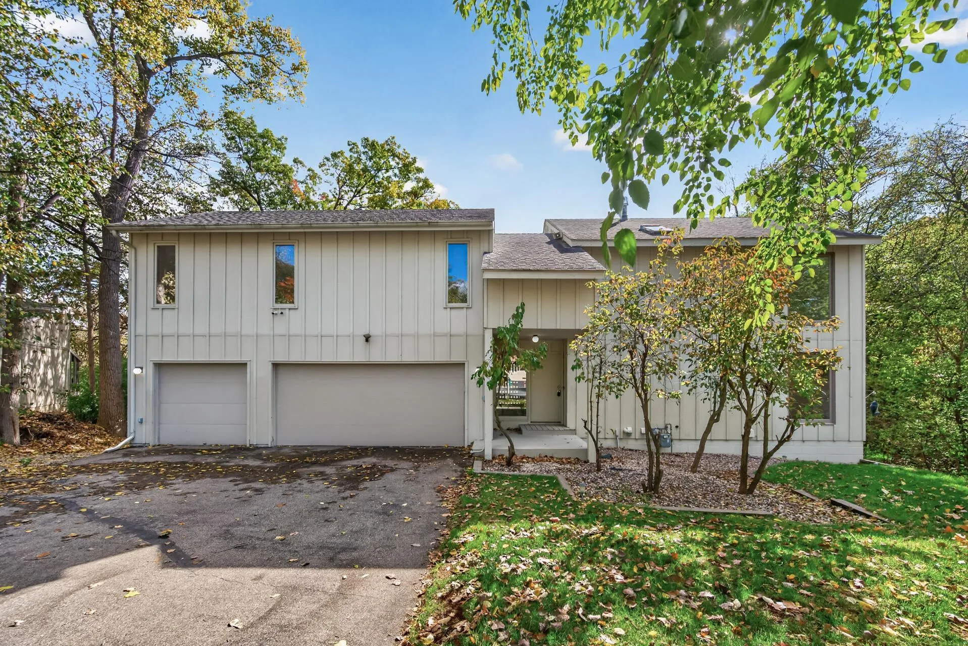 Photo 2 of 8725 Walton Oaks Drive