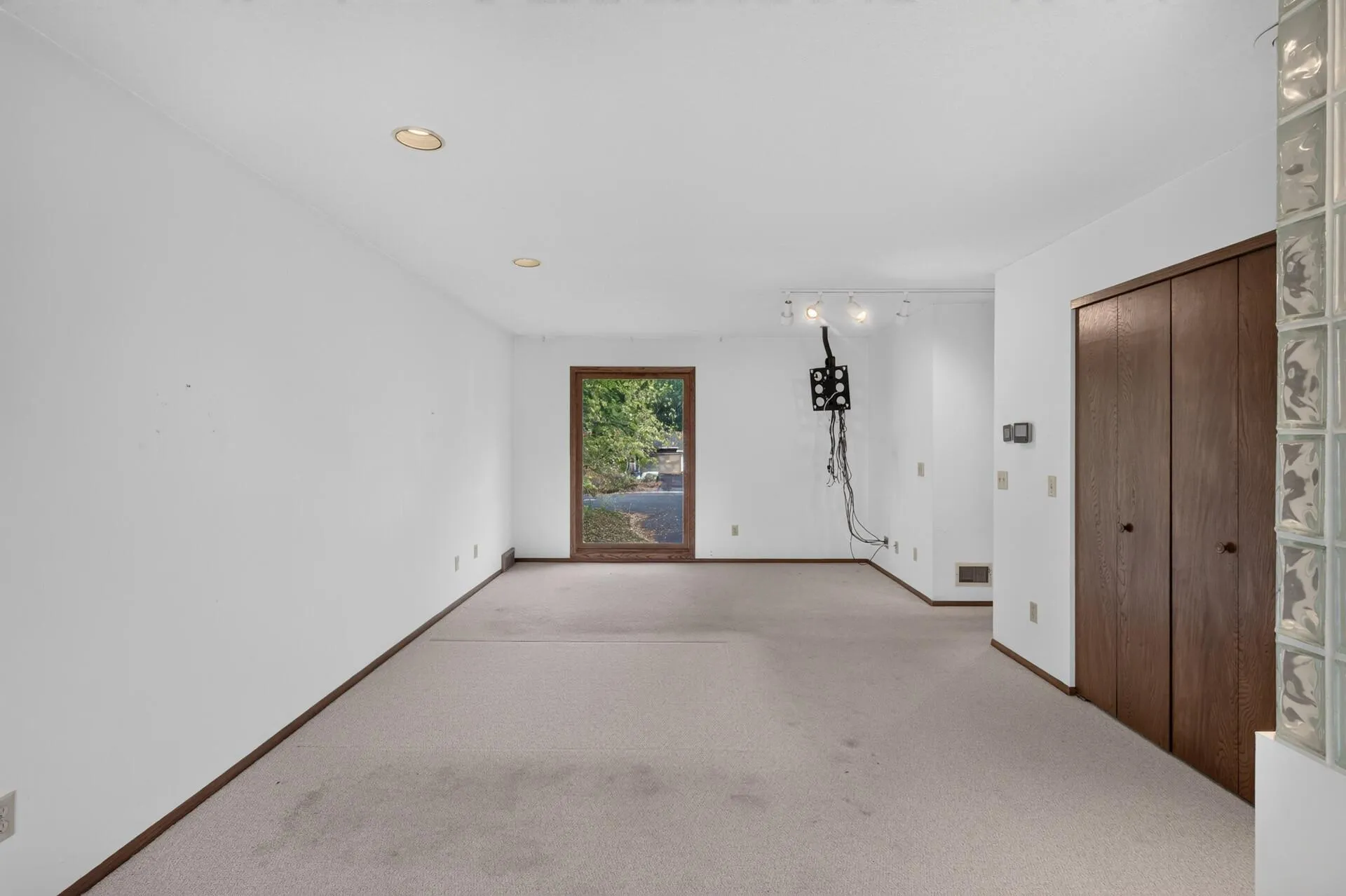 Photo 17 of 8725 Walton Oaks Drive