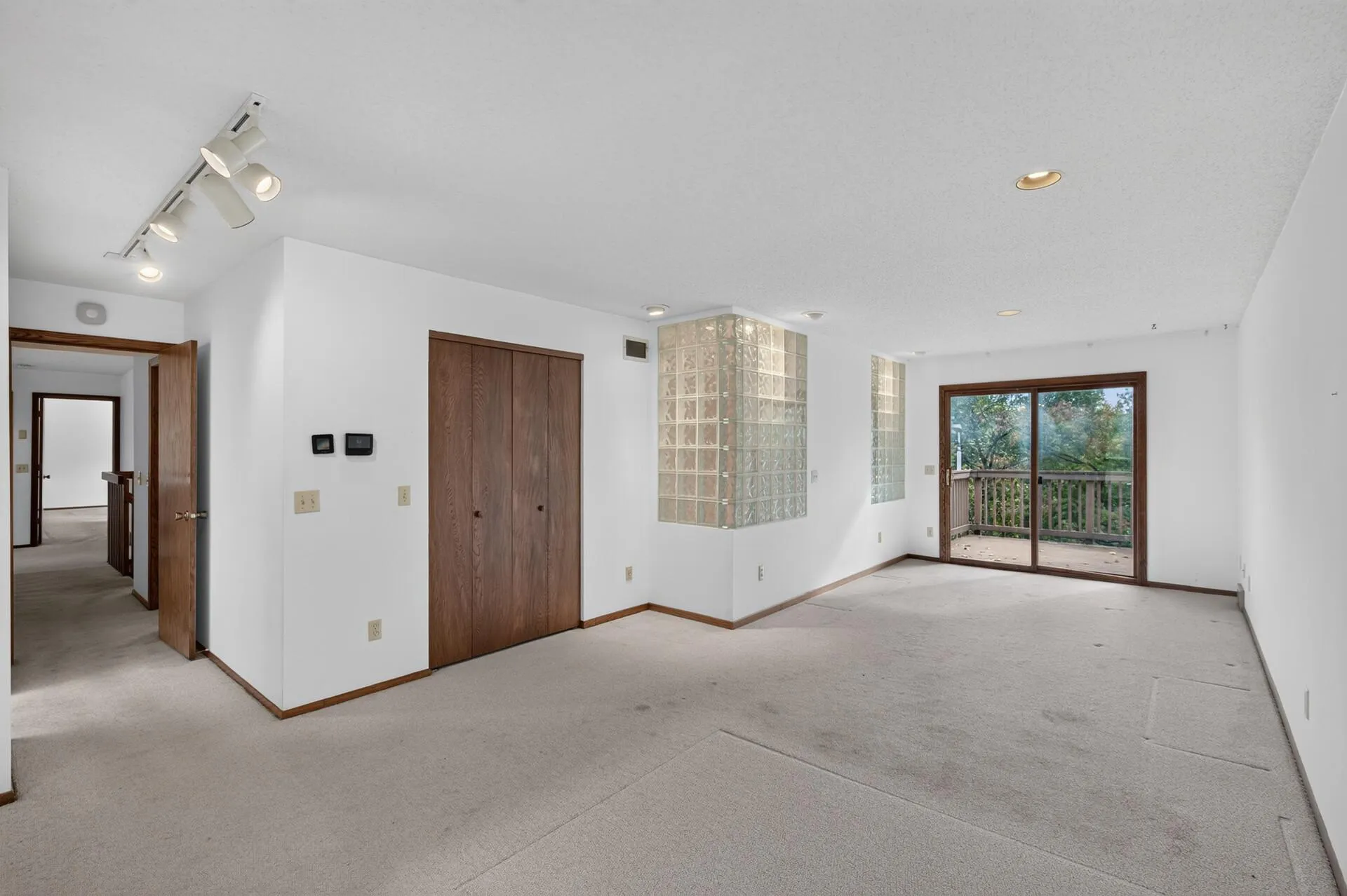 Photo 18 of 8725 Walton Oaks Drive